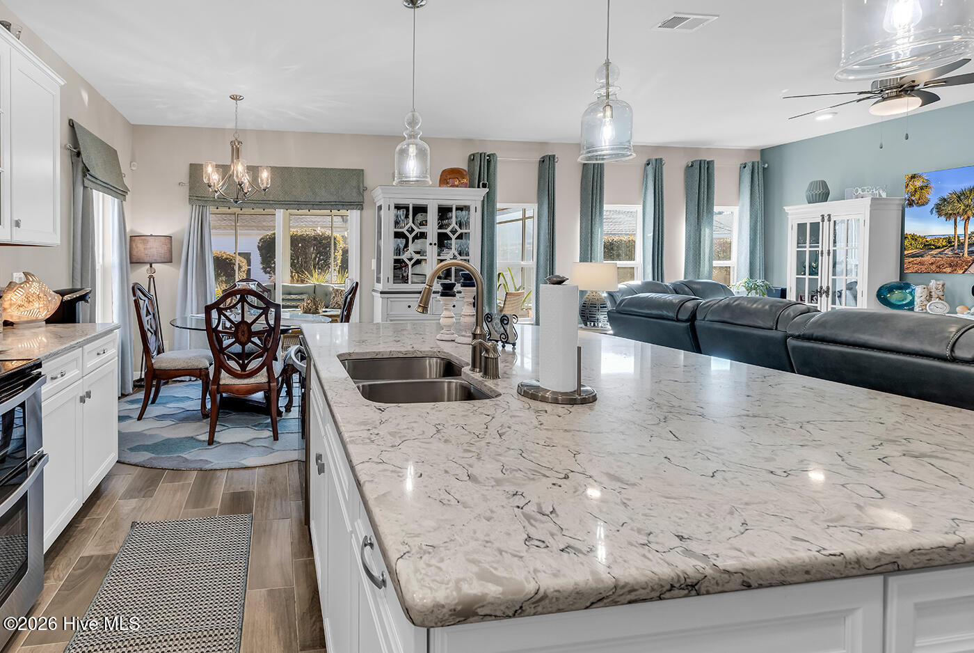 100553360 | Photo 15