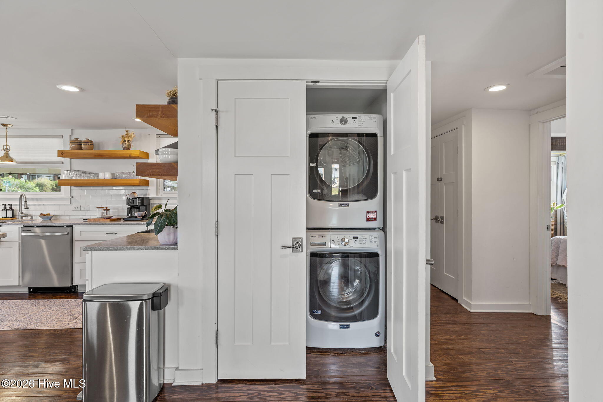 100565968 | Photo 41