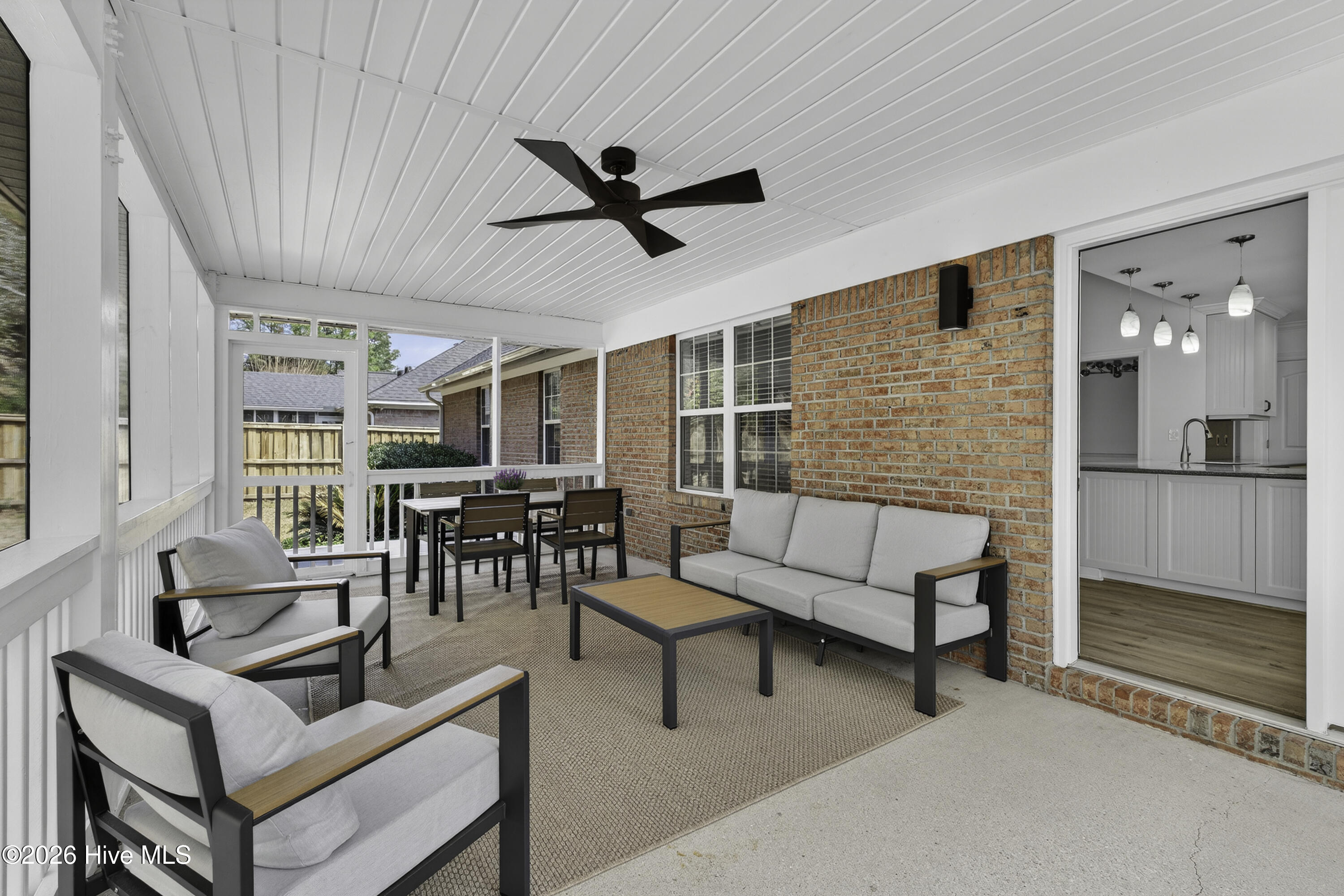 100558547 | Photo 12