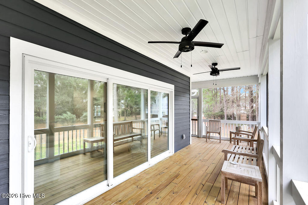 100557282 | Photo 23