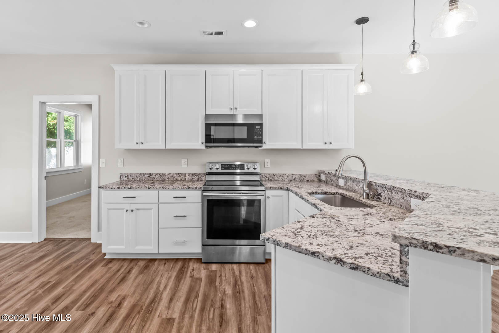 100535399 | Photo 14