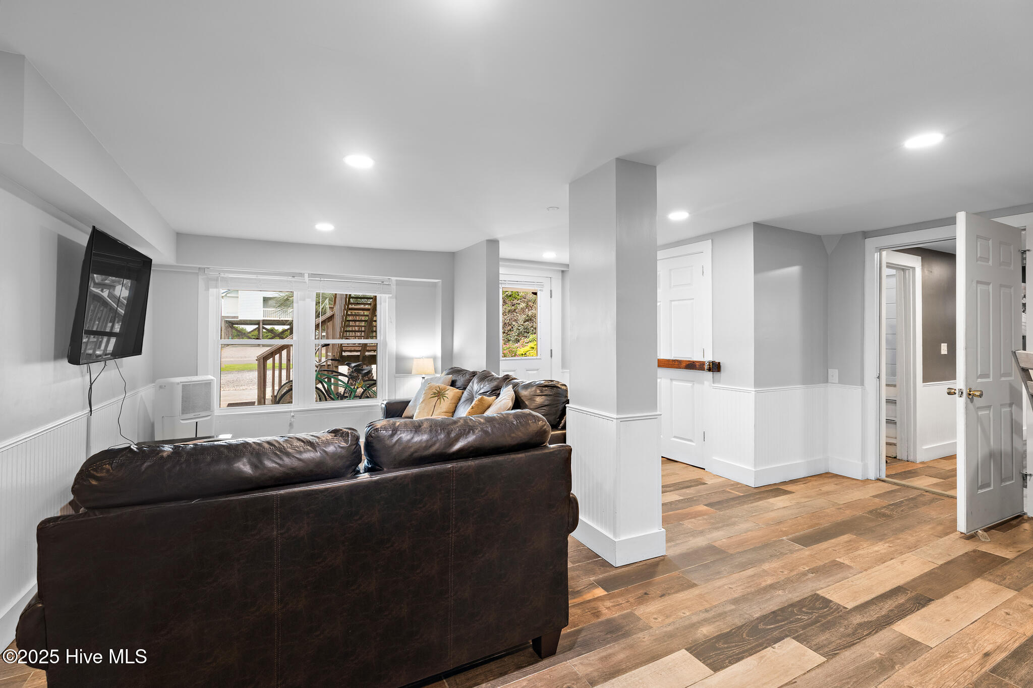 100531510 | Photo 49