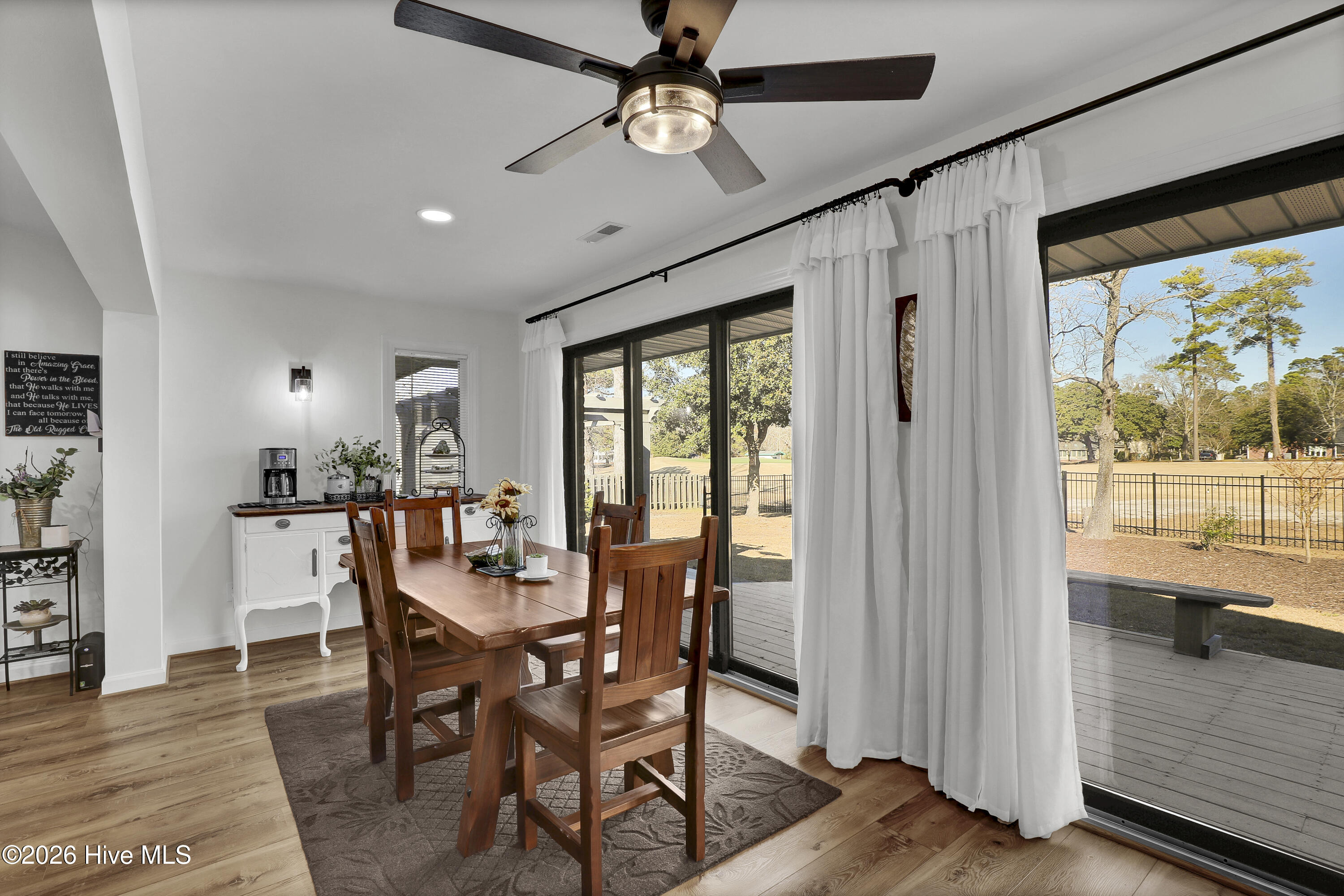 100548794 | Photo 12