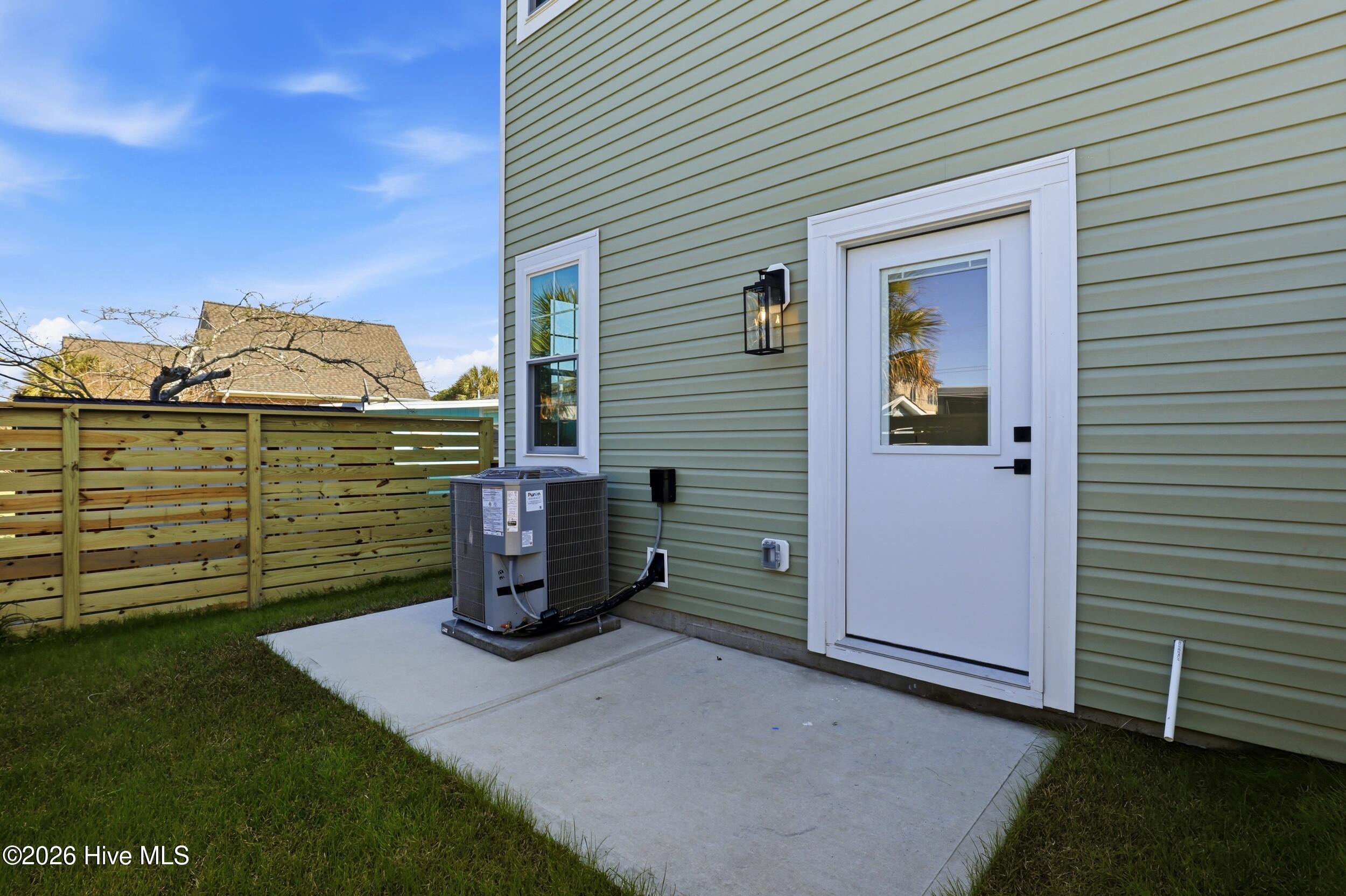 100562873 | Photo 39