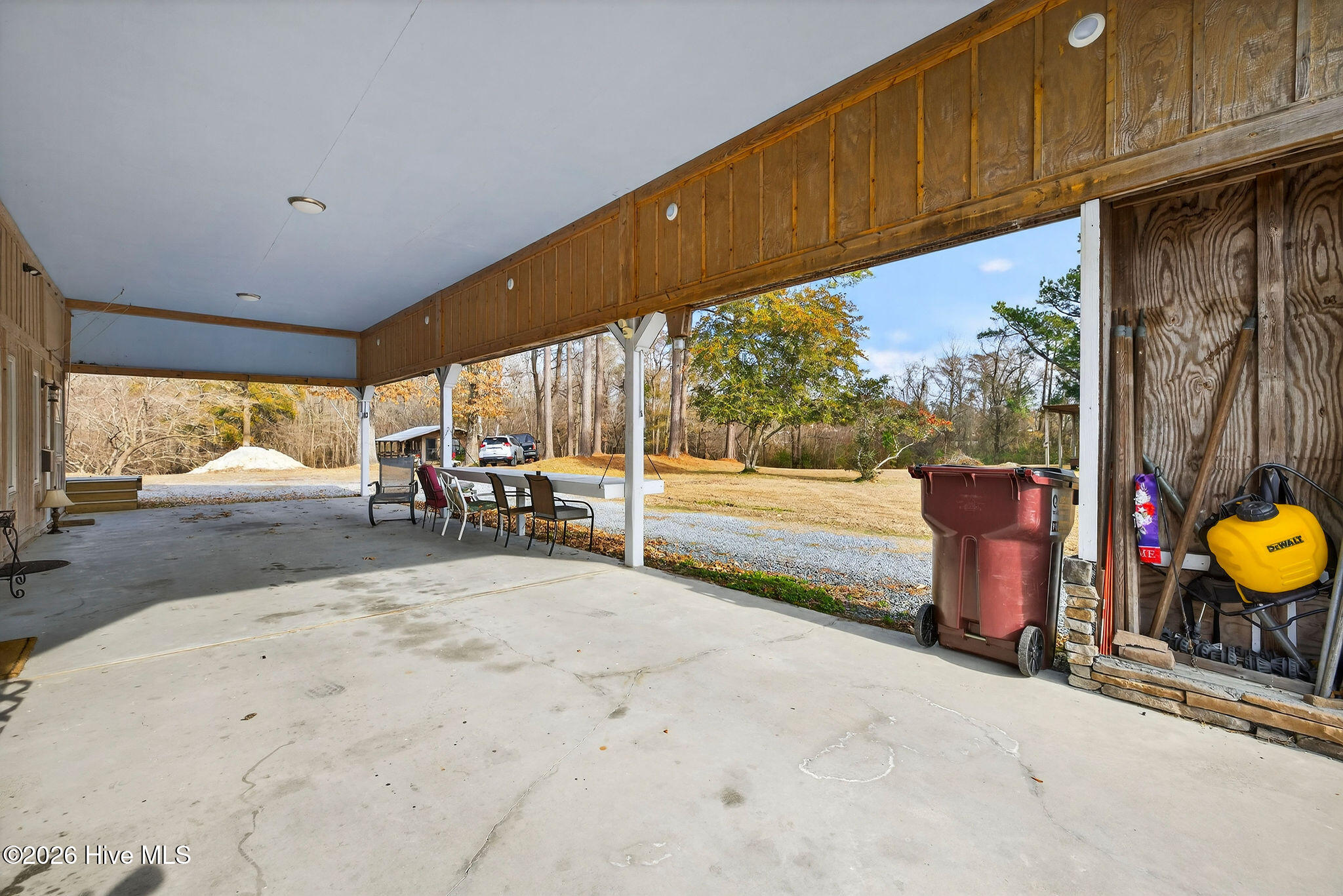 100542936 | Photo 90