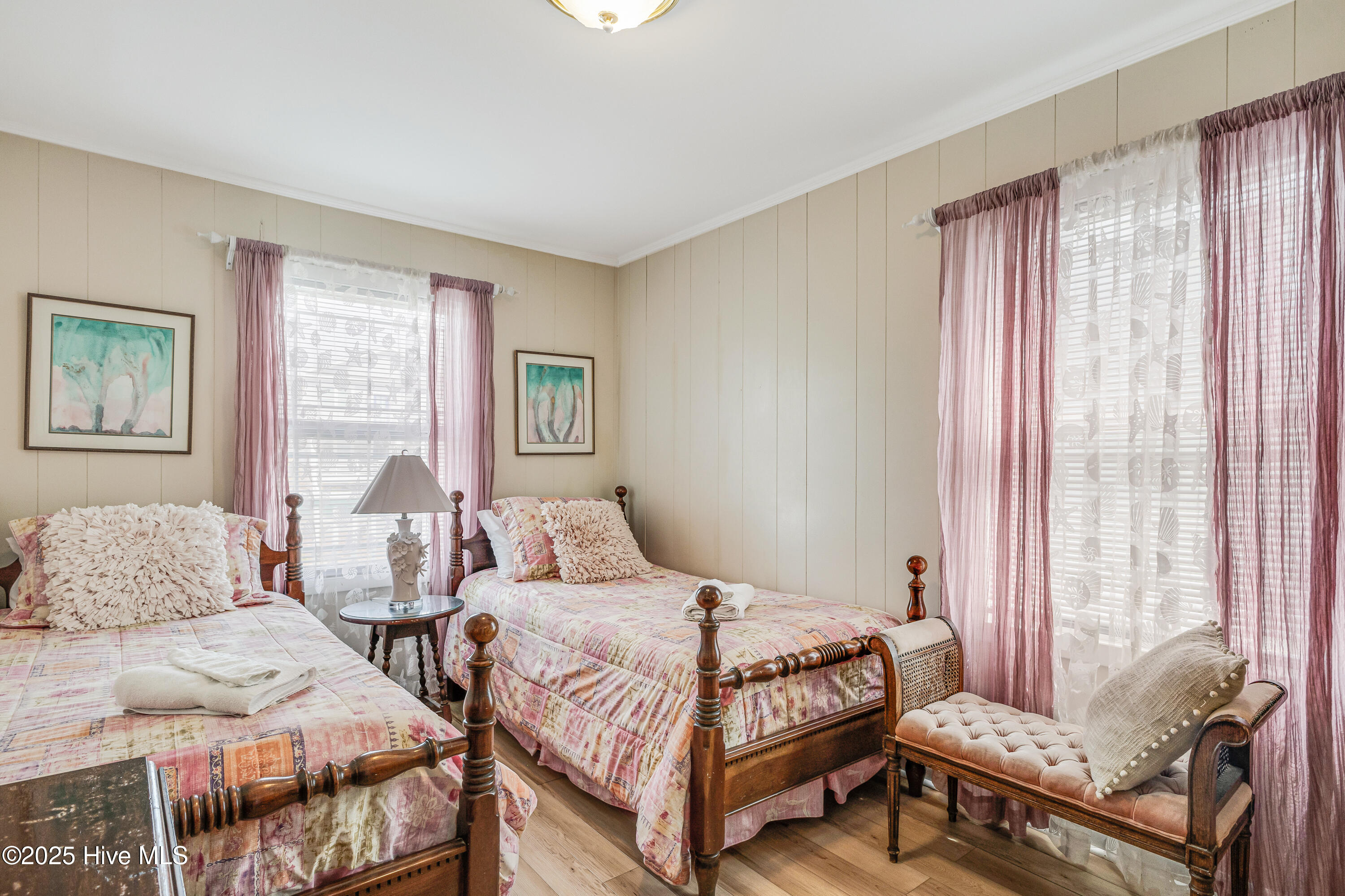 100498643 | Photo 30