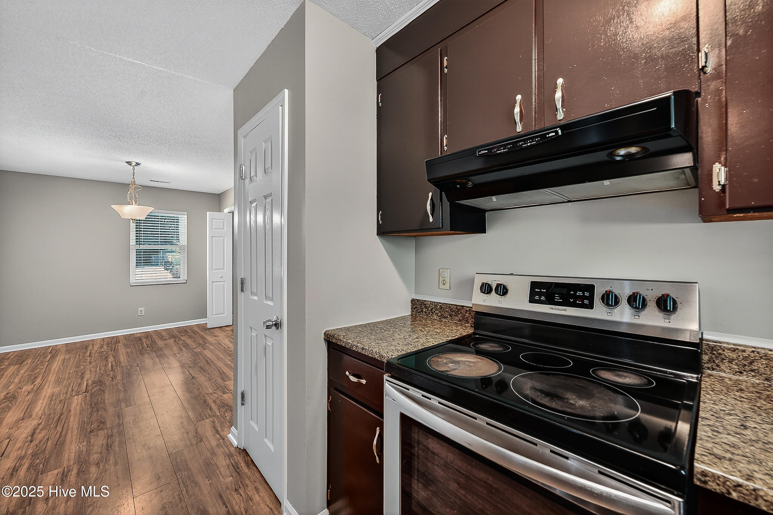 100540256 | Photo 13