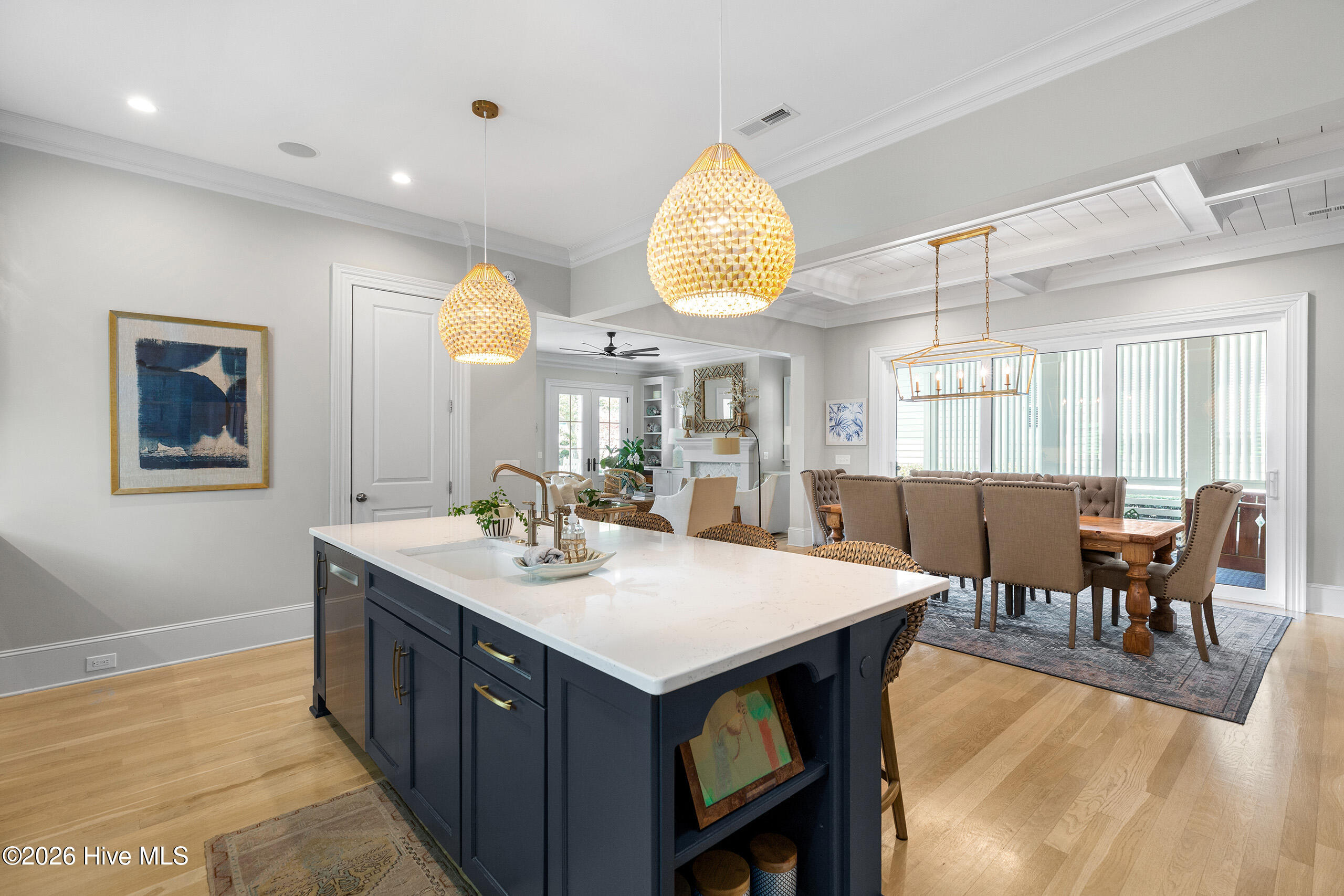 100563719 | Photo 17