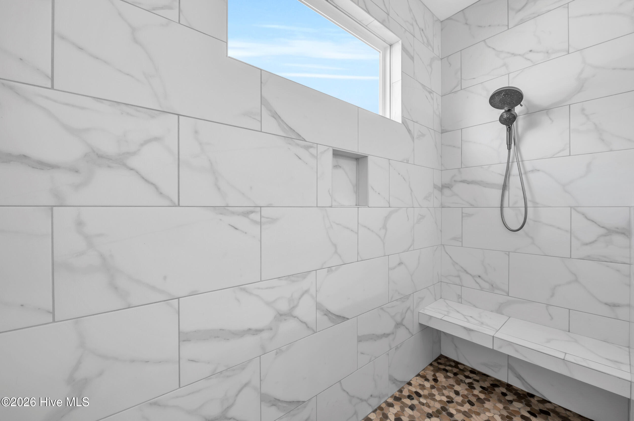 100550719 | Photo 25