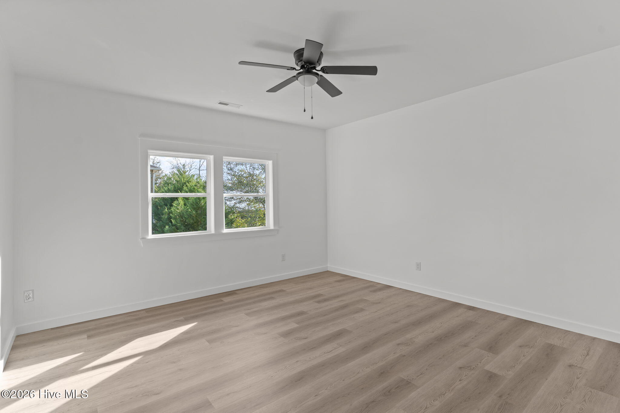 100549320 | Photo 24