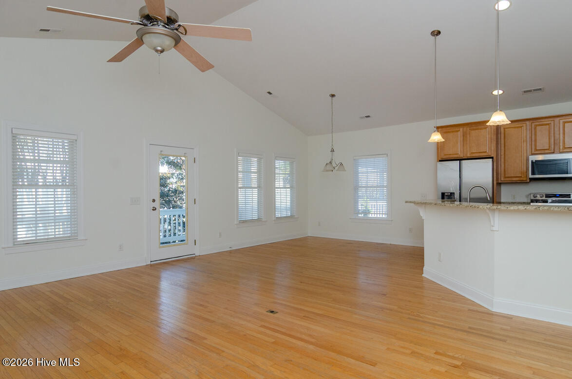 100534770 | Photo 14