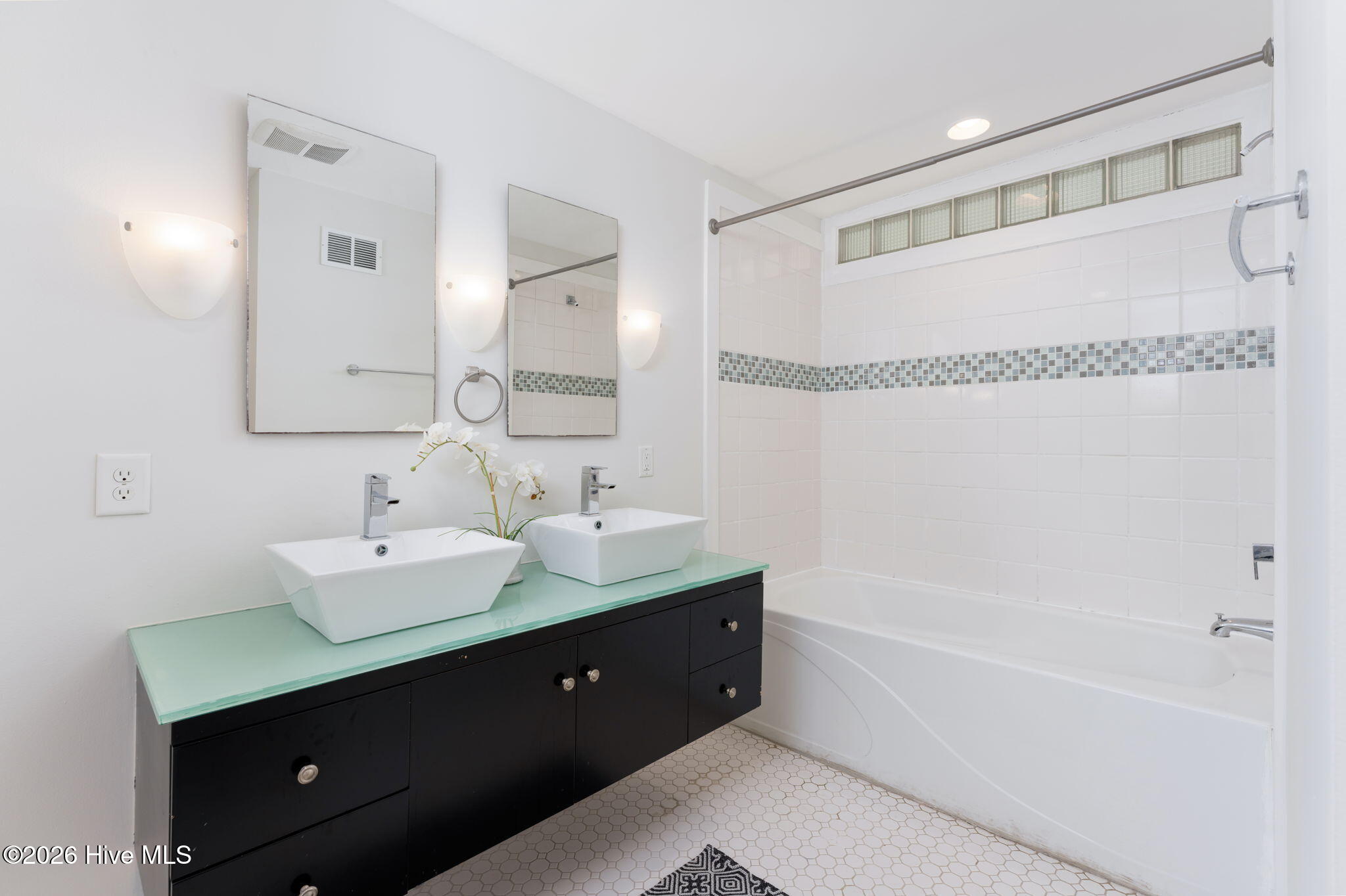 100554453 | Photo 18