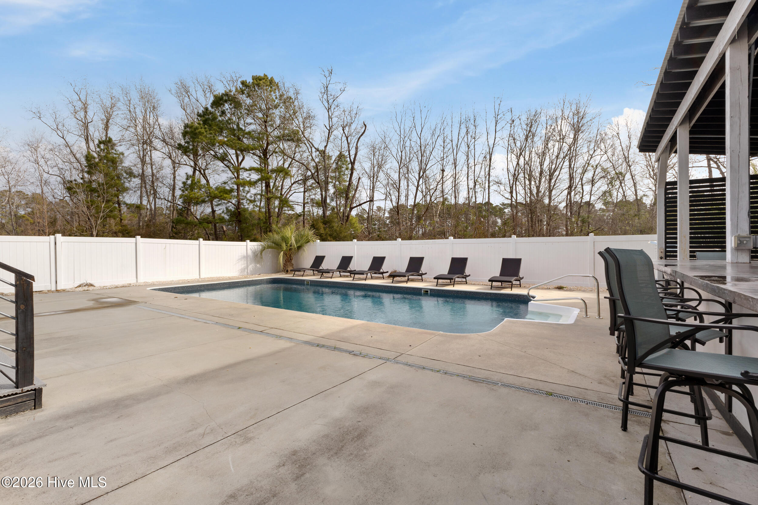 100552427 | Photo 33