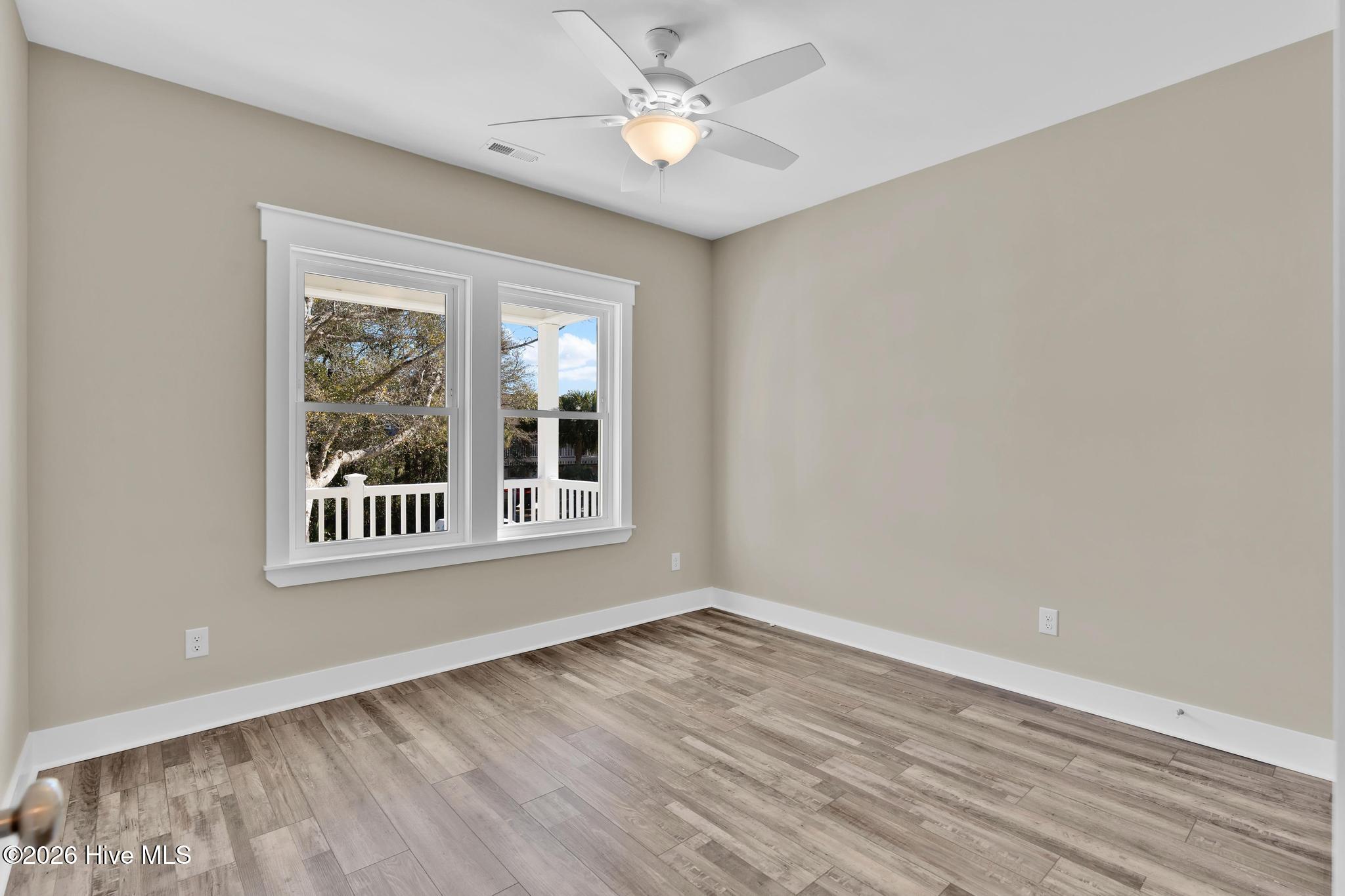 100547277 | Photo 25