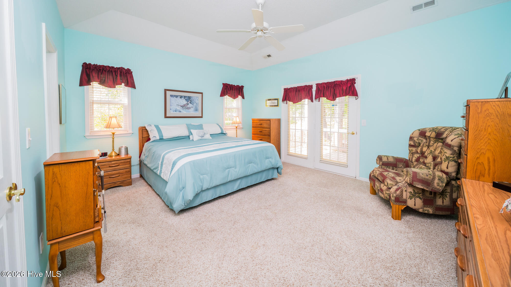 100569963 | Photo 19