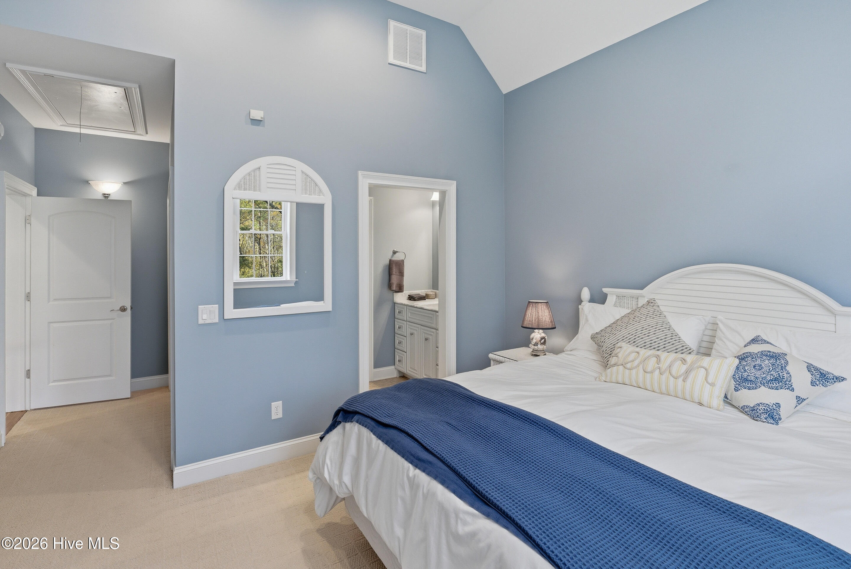 100563976 | Photo 36