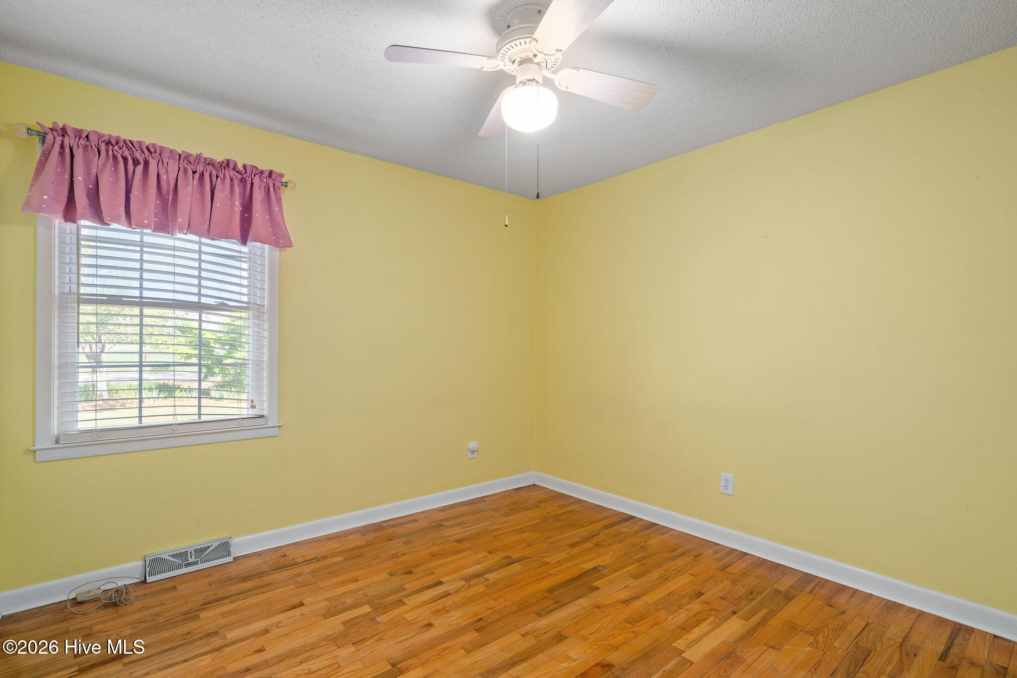 100568414 | Photo 19