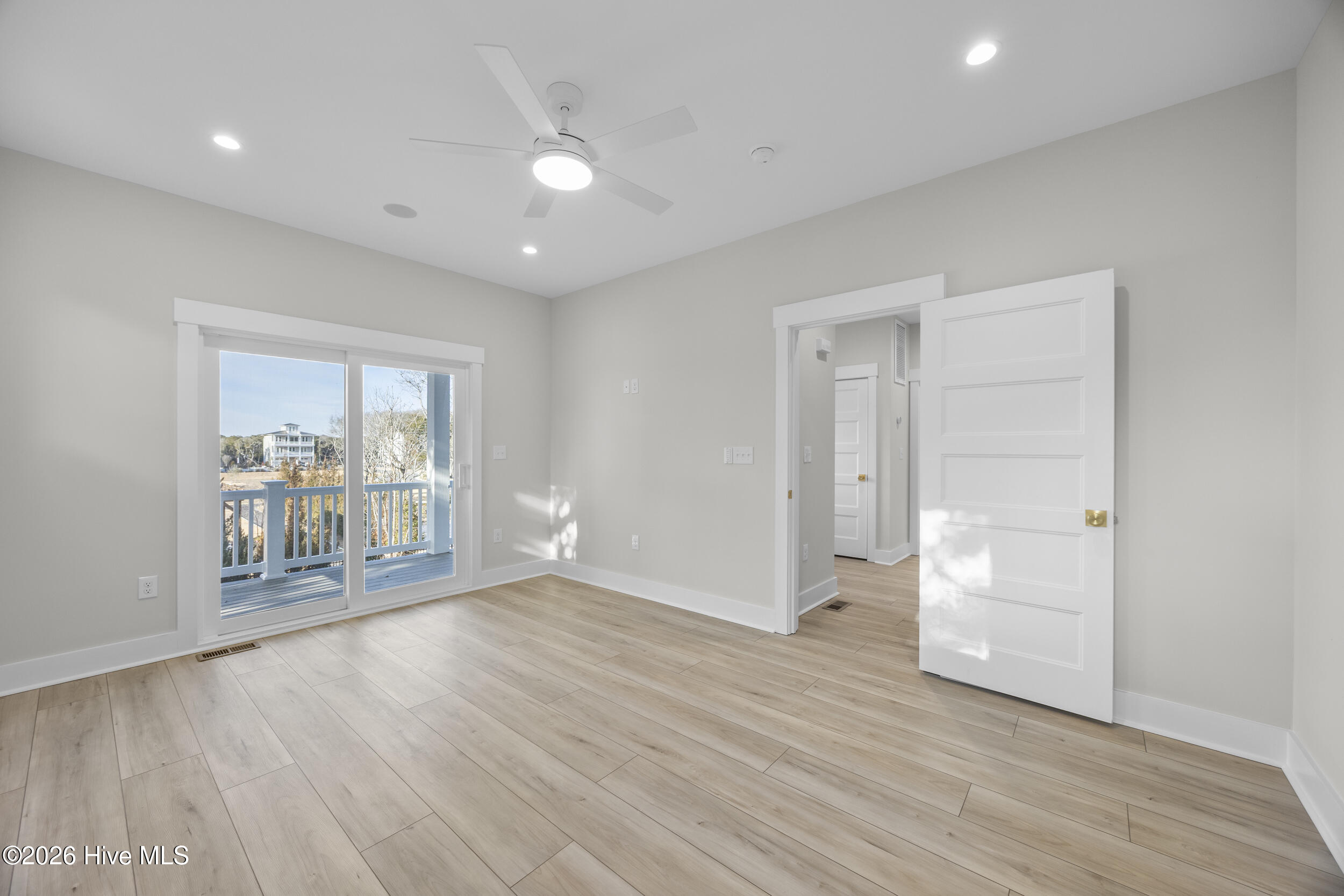 100543064 | Photo 17