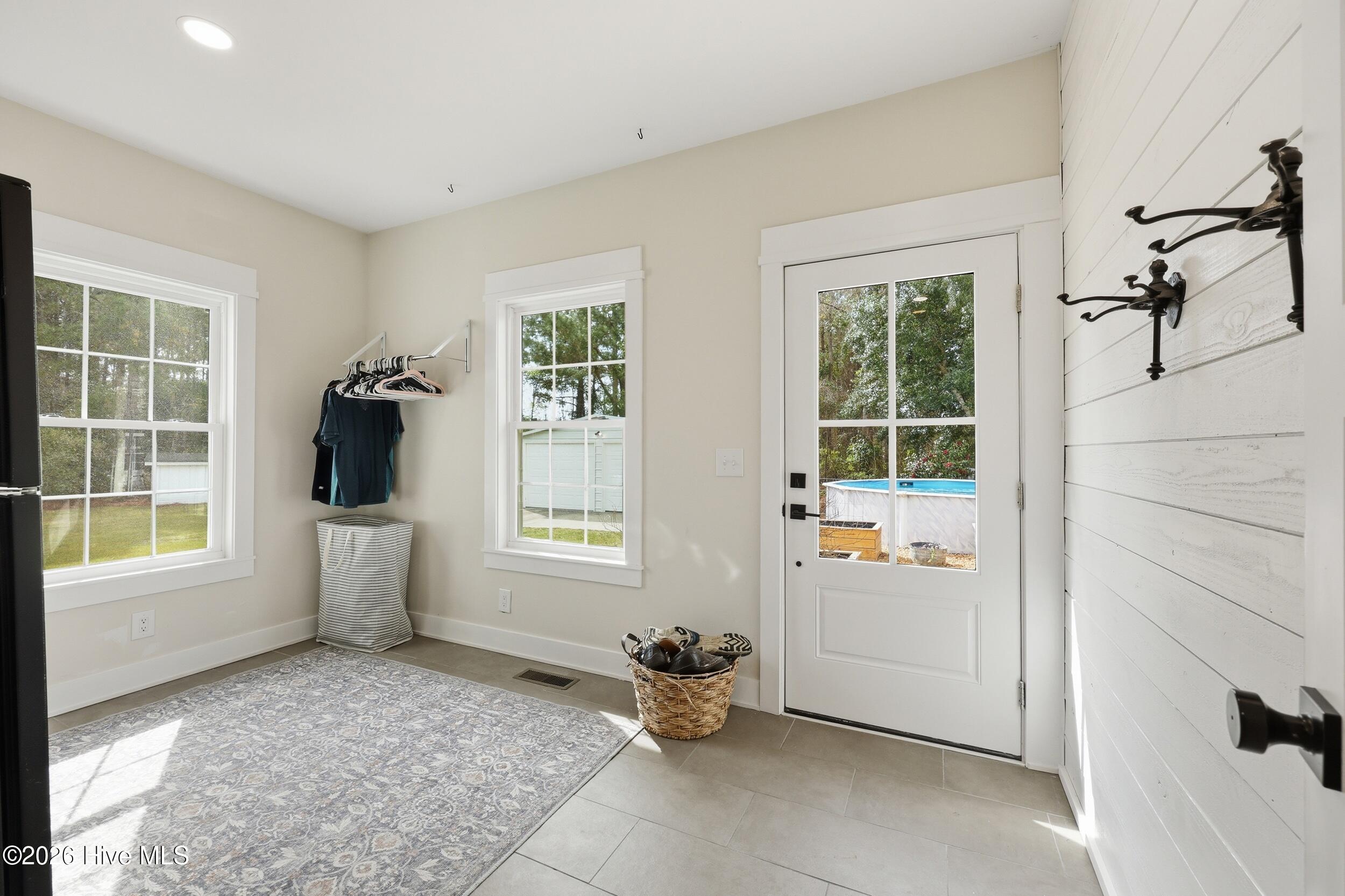 100562935 | Photo 36