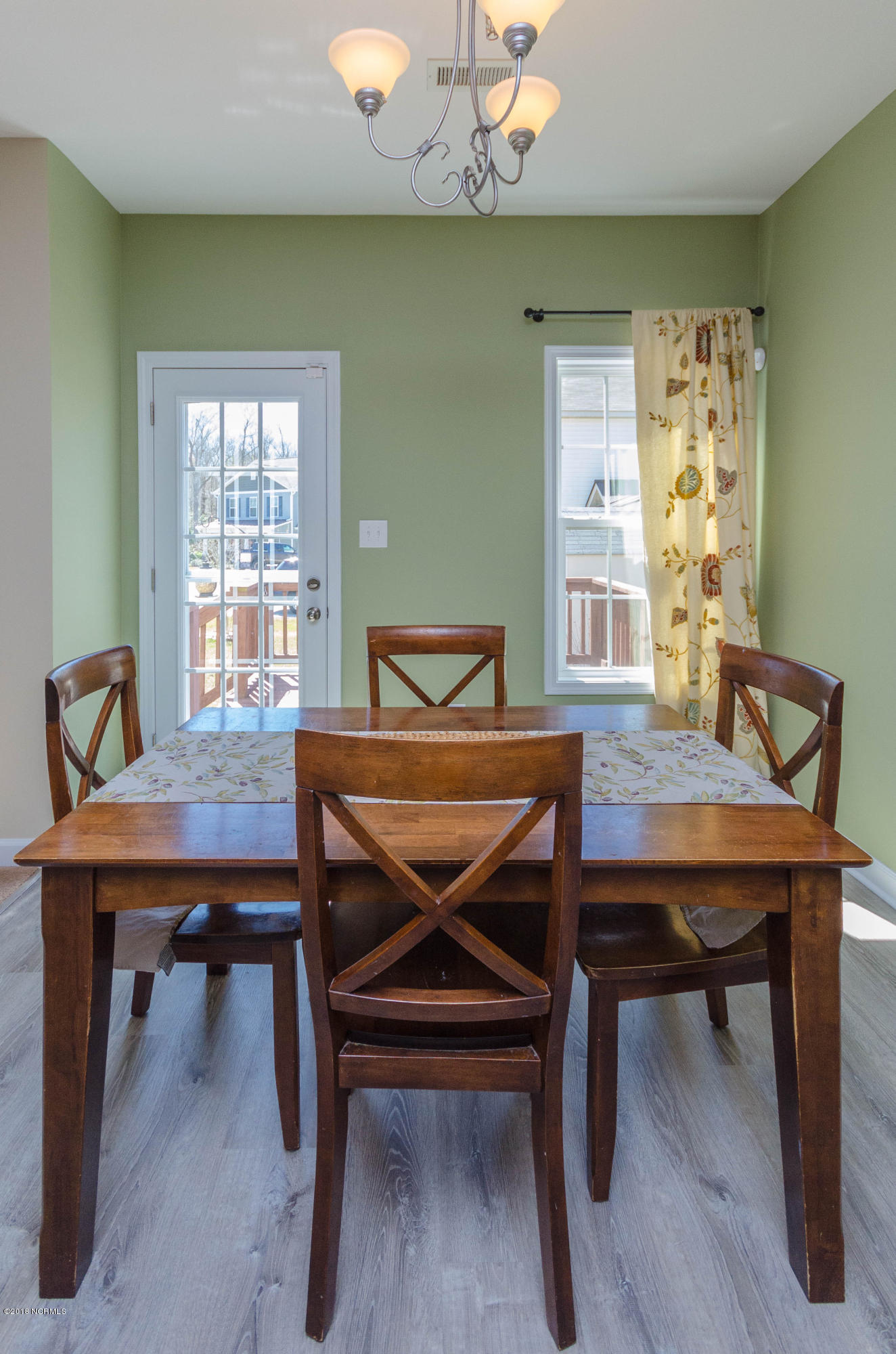 100553700 | Photo 18