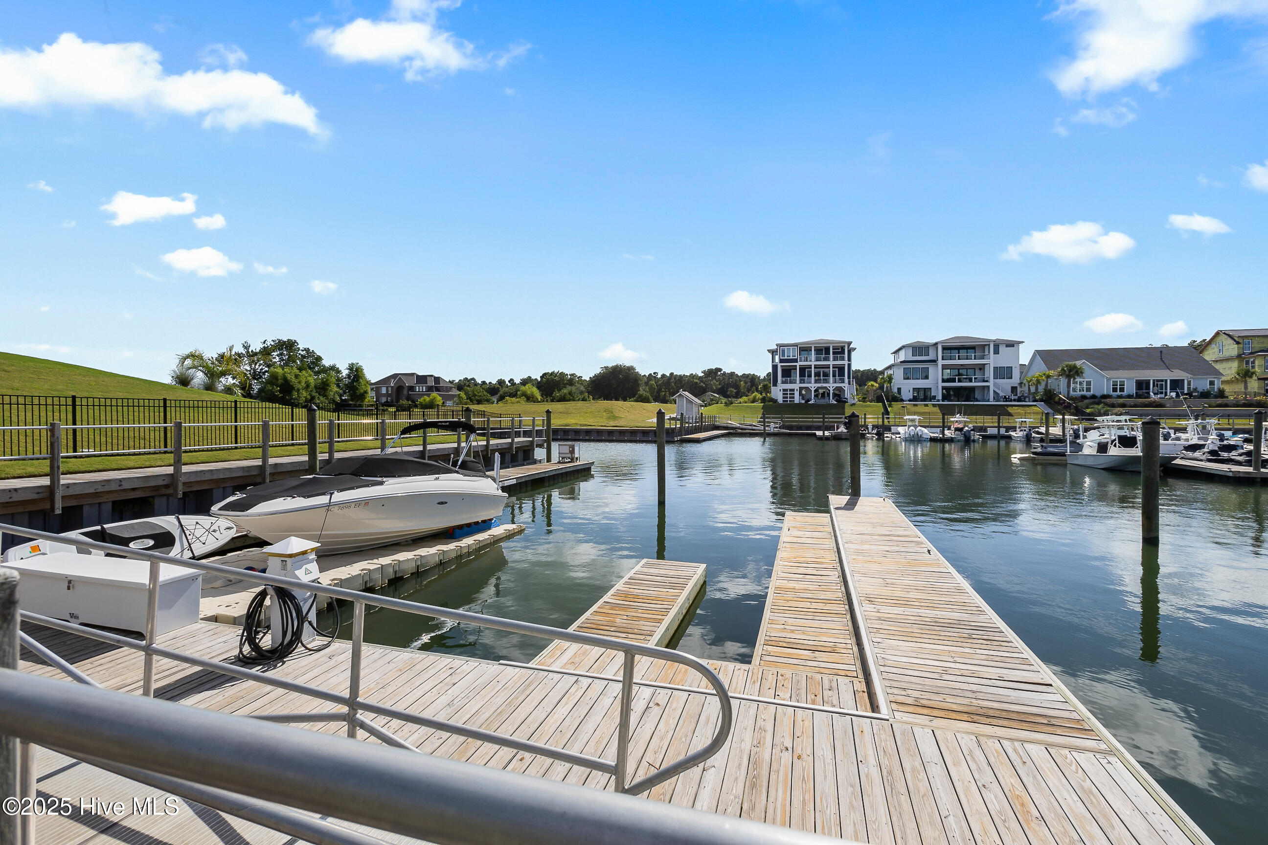 100536190 | Photo 53