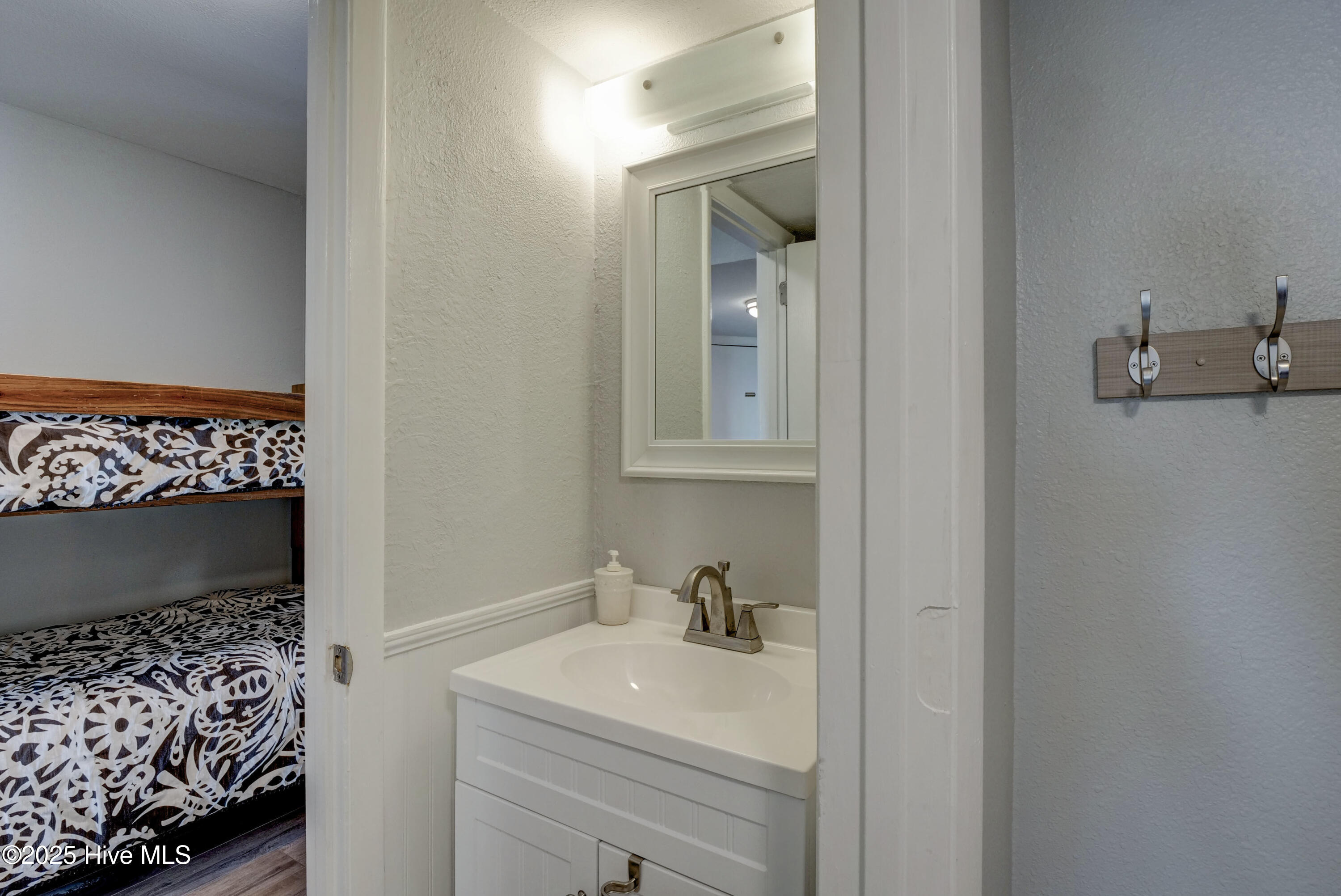 100527631 | Photo 16