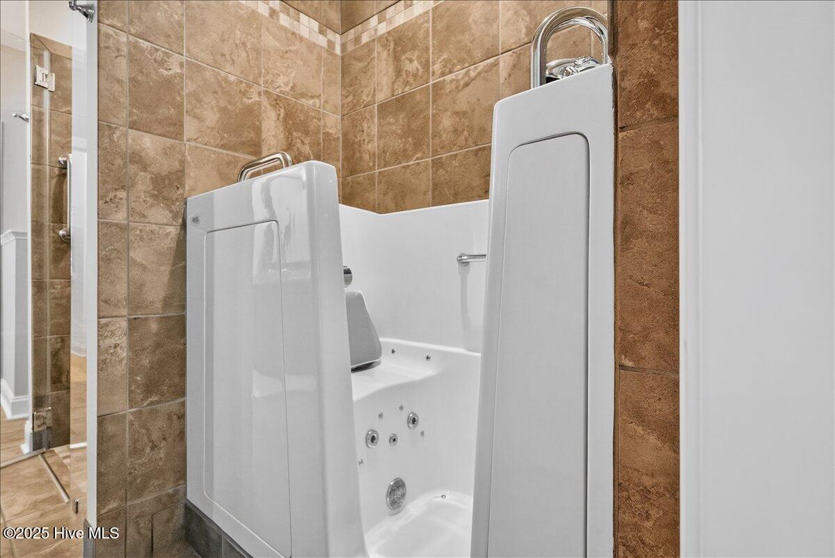 100541263 | Photo 36