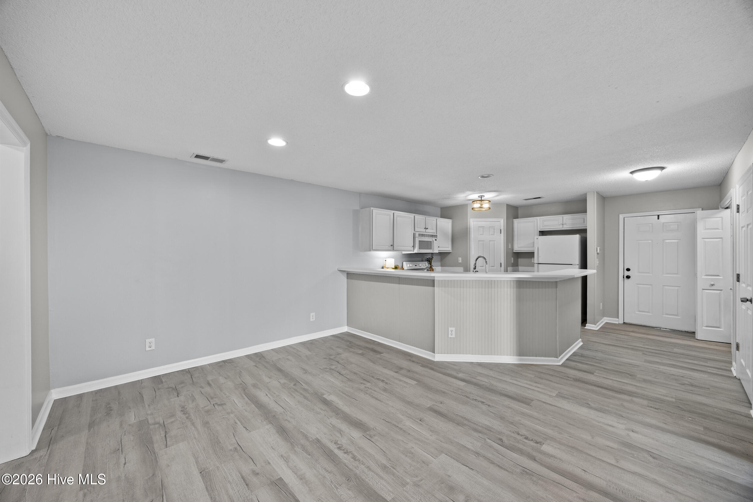 100549678 | Photo 12