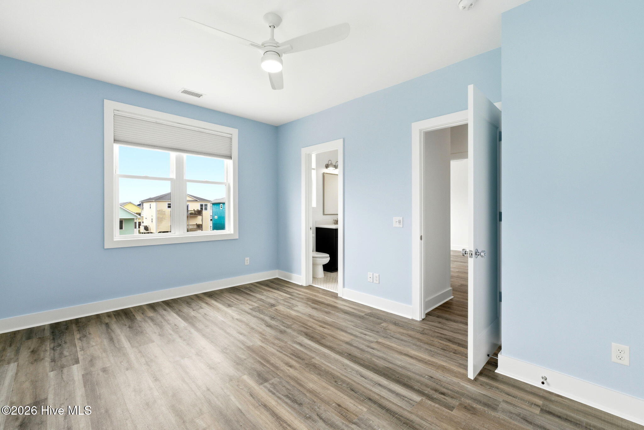 100564360 | Photo 21