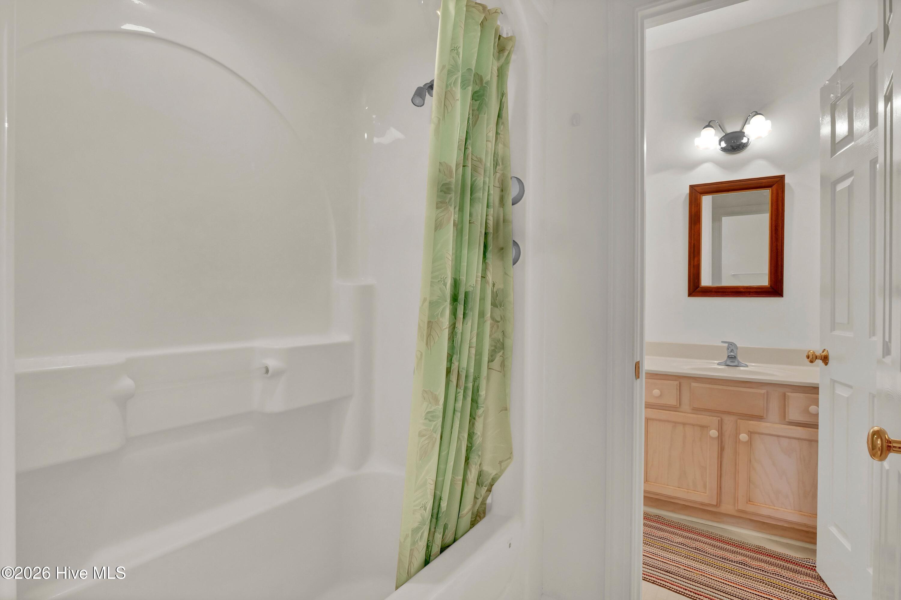 100564382 | Photo 12