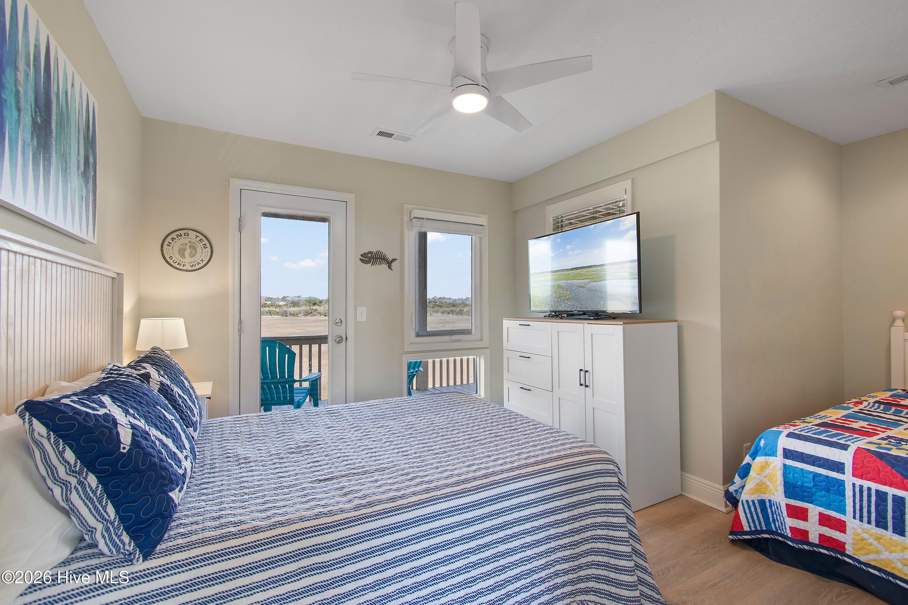 100558900 | Photo 40