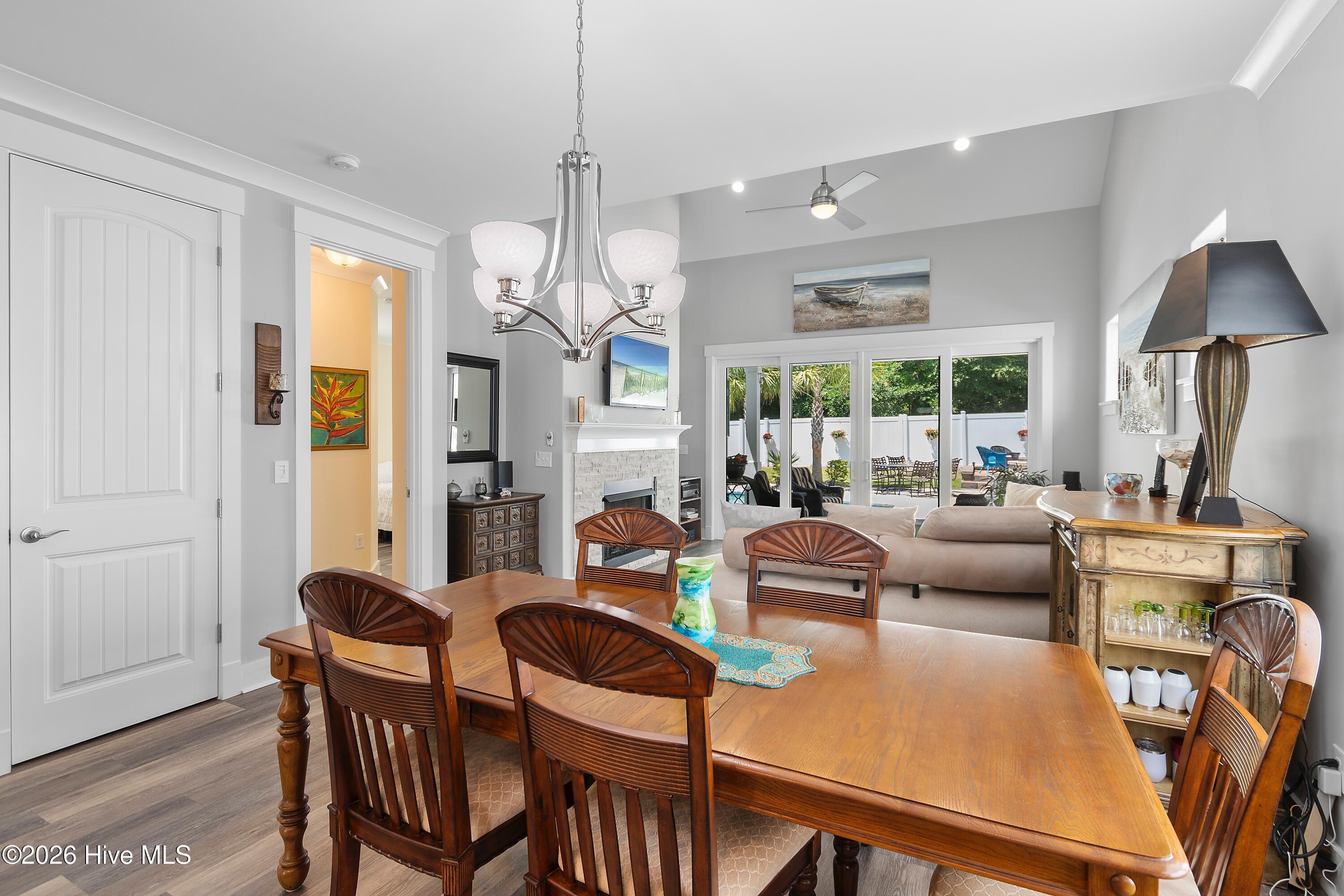 100561295 | Photo 11