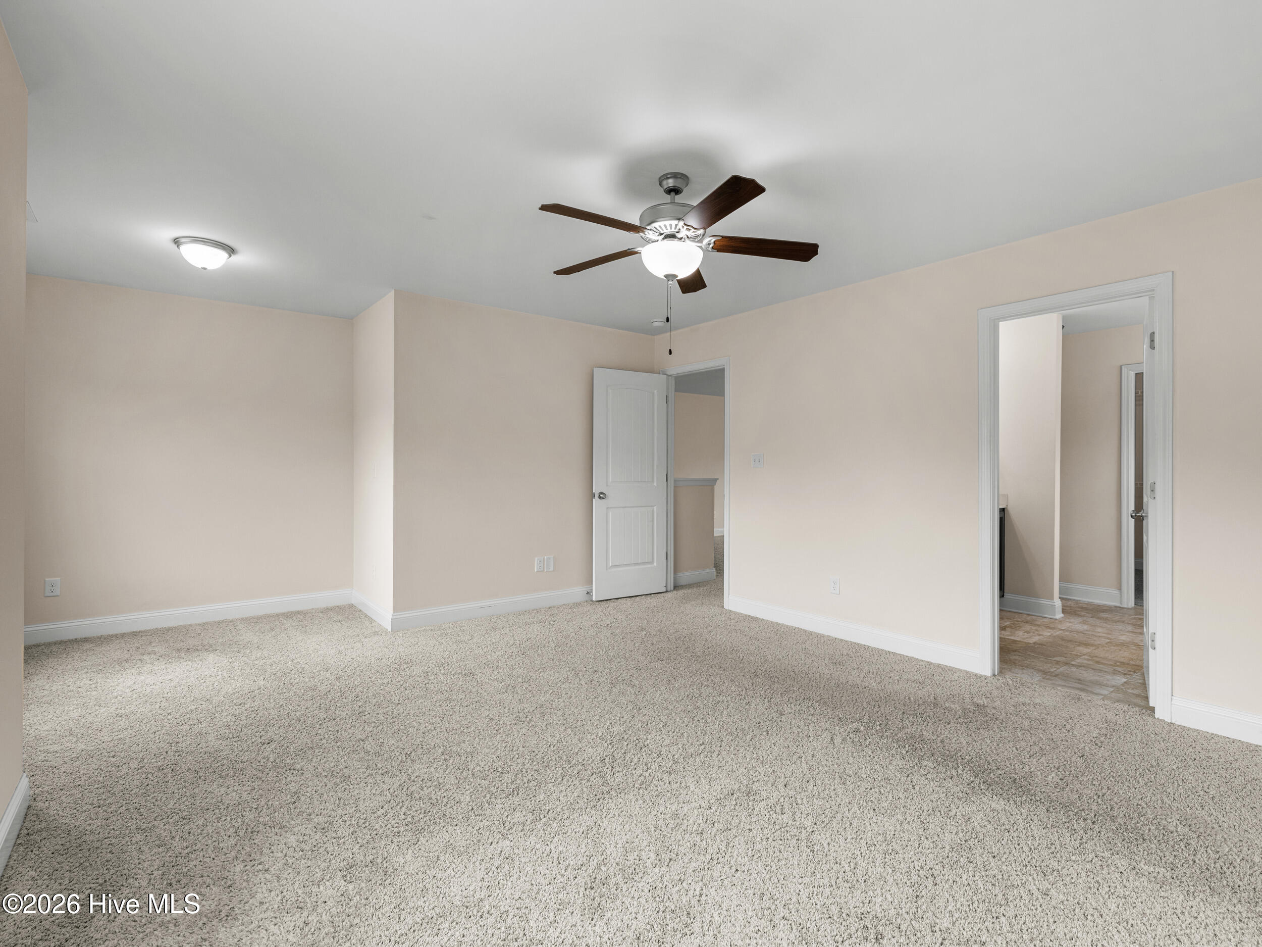 100548772 | Photo 35