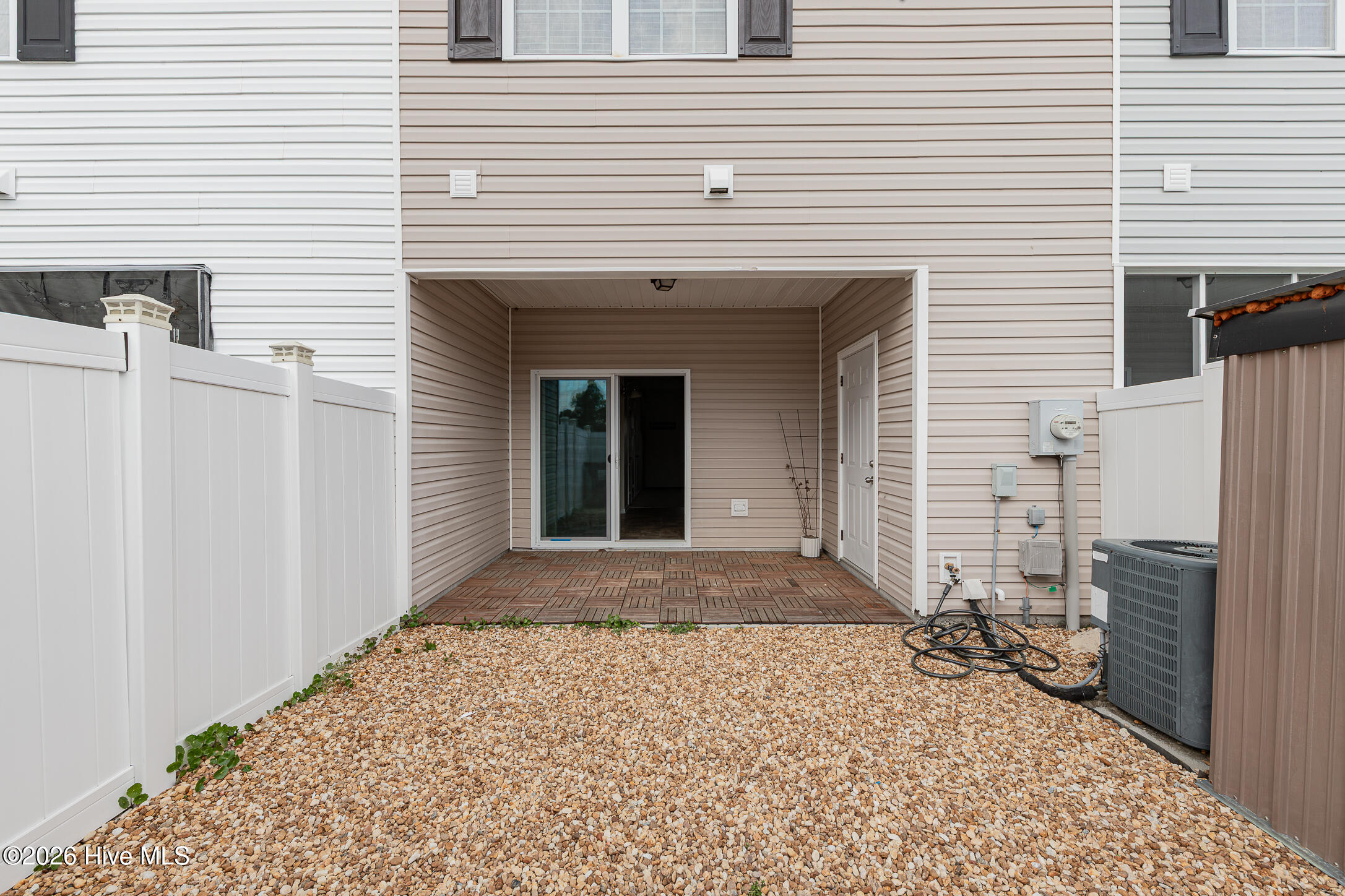 100562651 | Photo 33