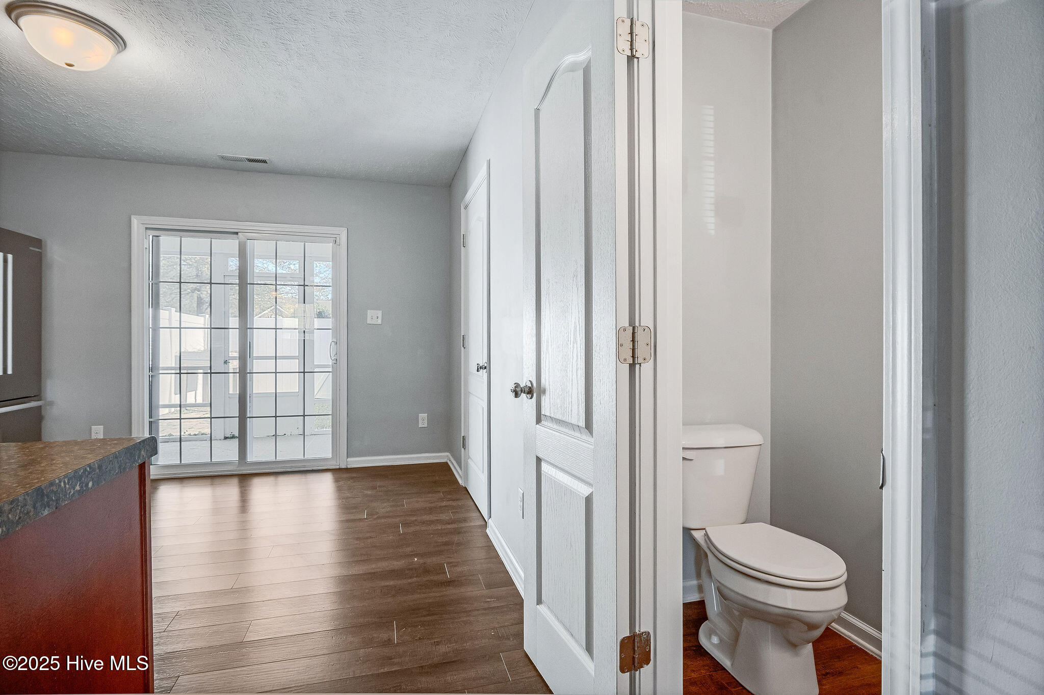 100541408 | Photo 14