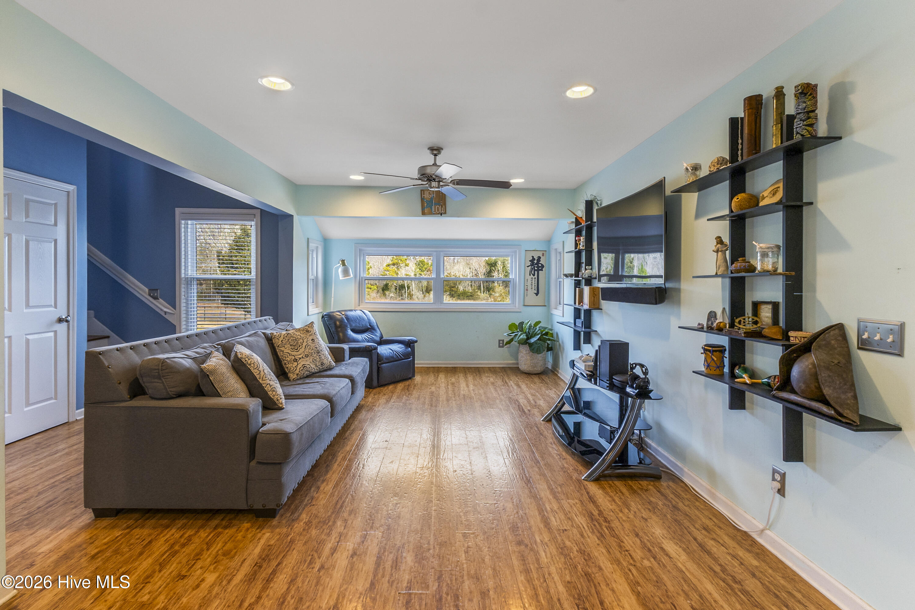 100550645 | Photo 10