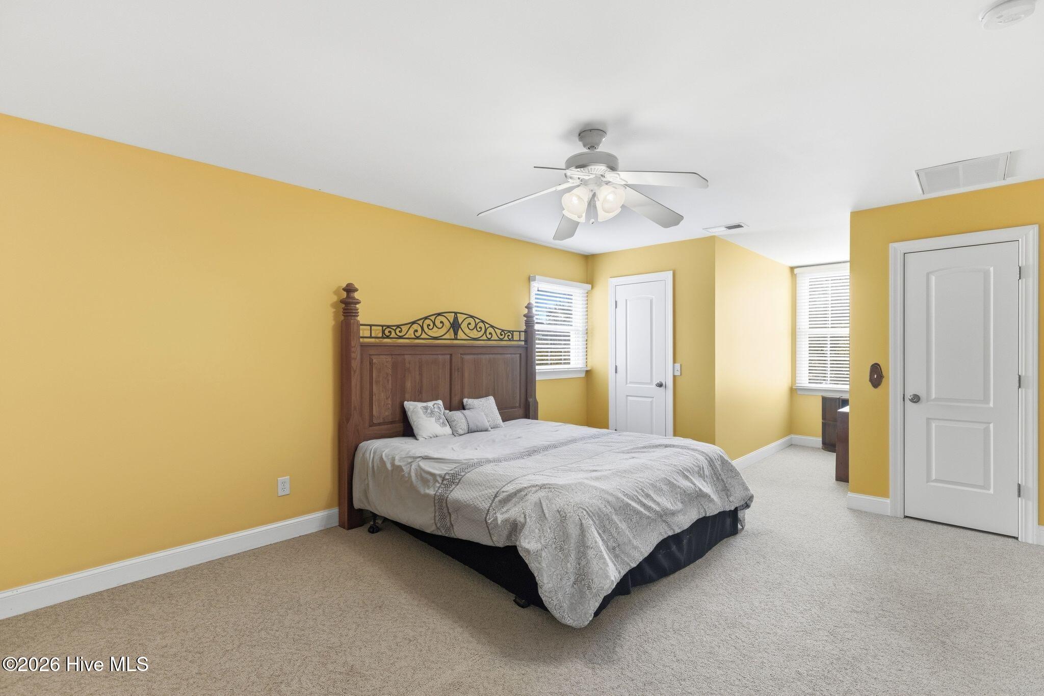 100561180 | Photo 63