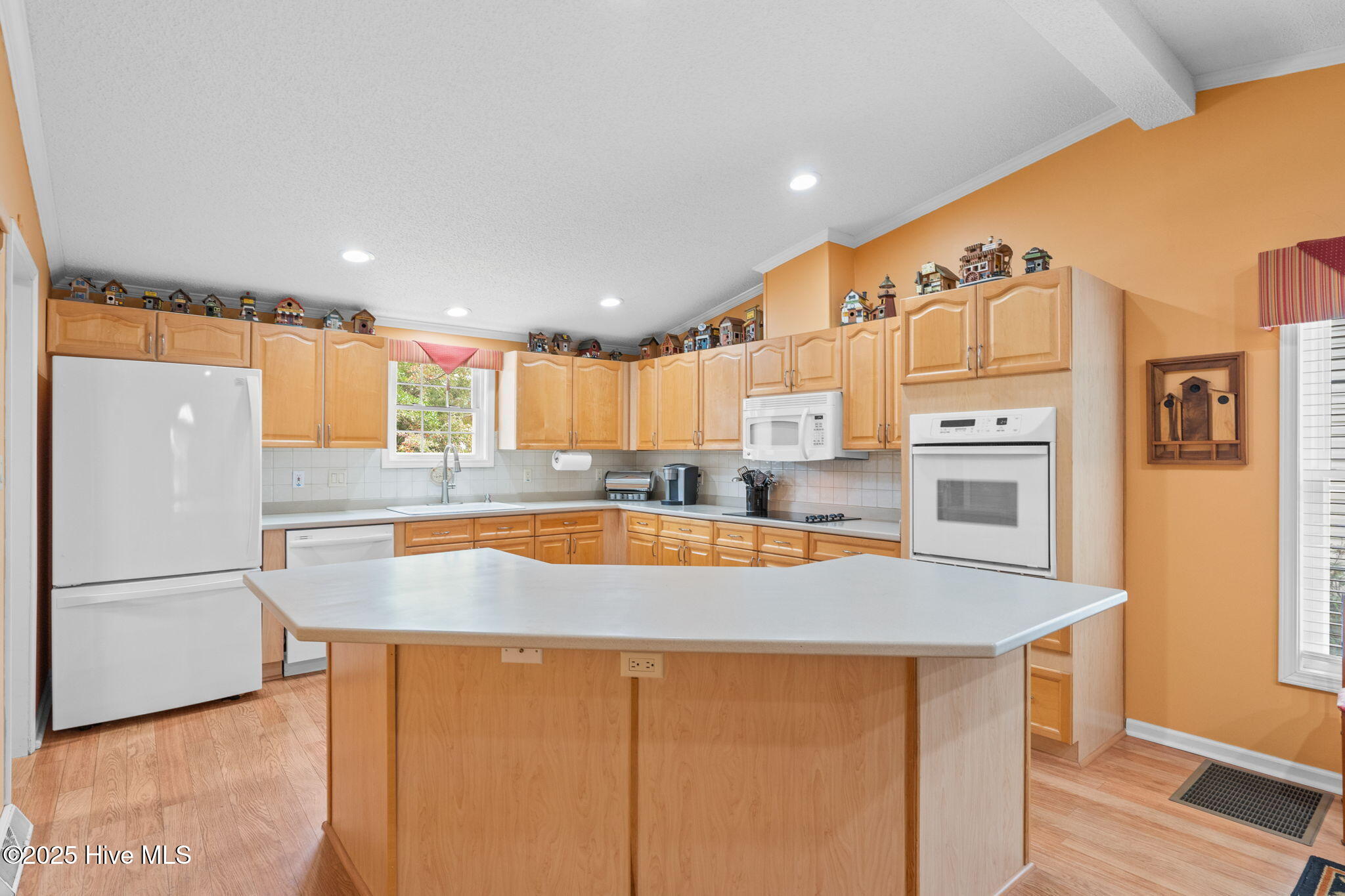 100527656 | Photo 10