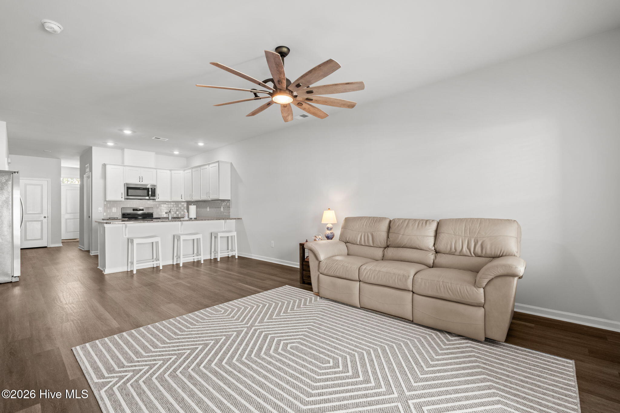 100567065 | Photo 13