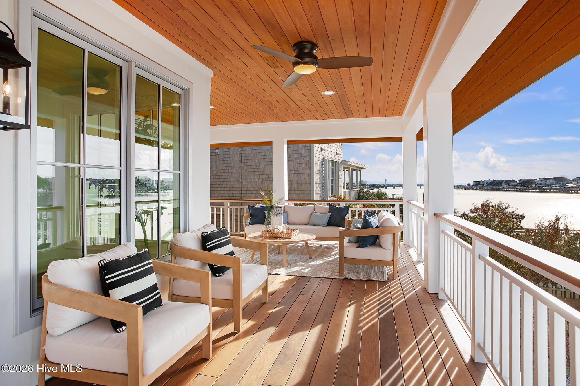 100550703 | Photo 25