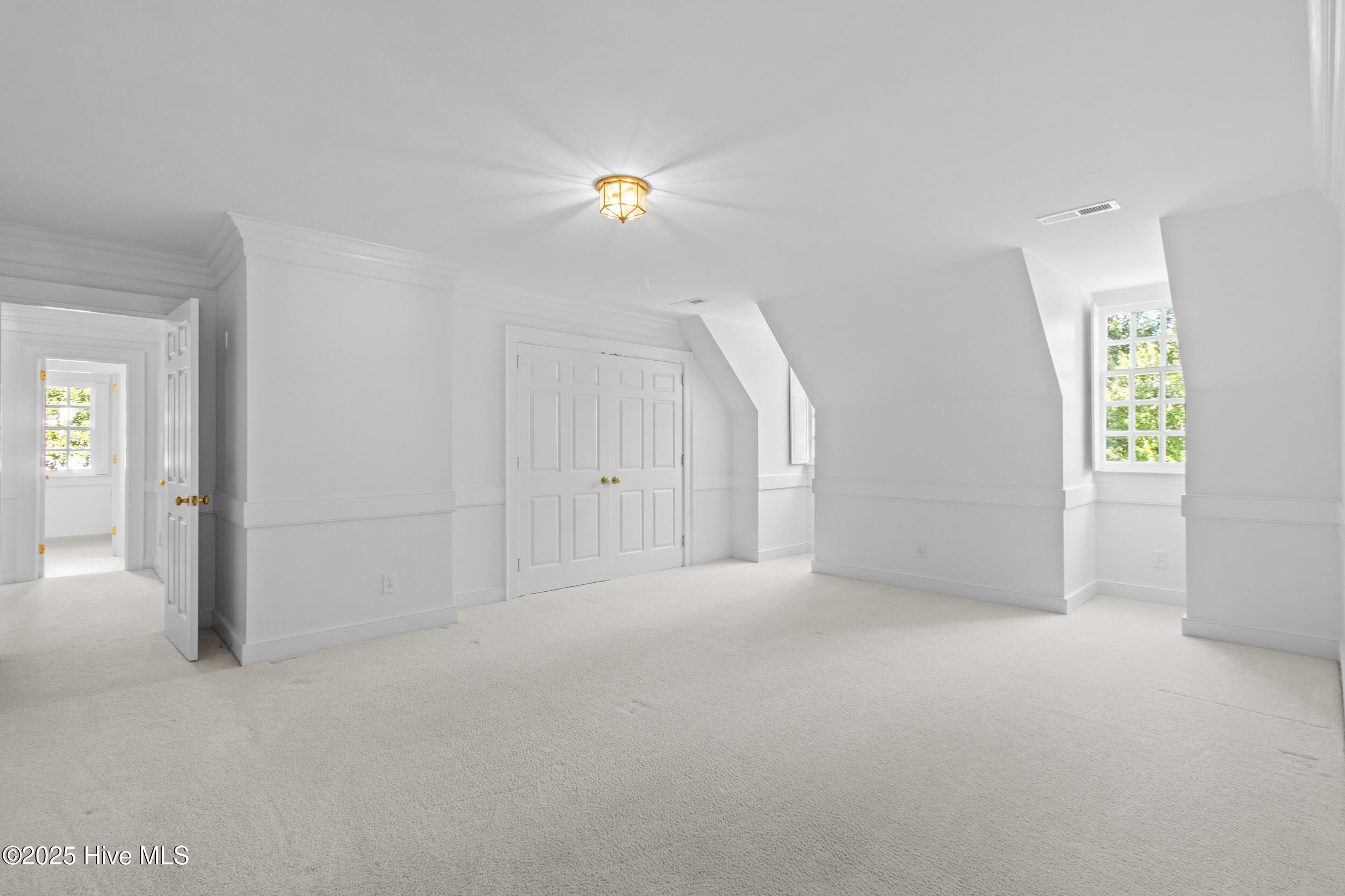 100537664 | Photo 54