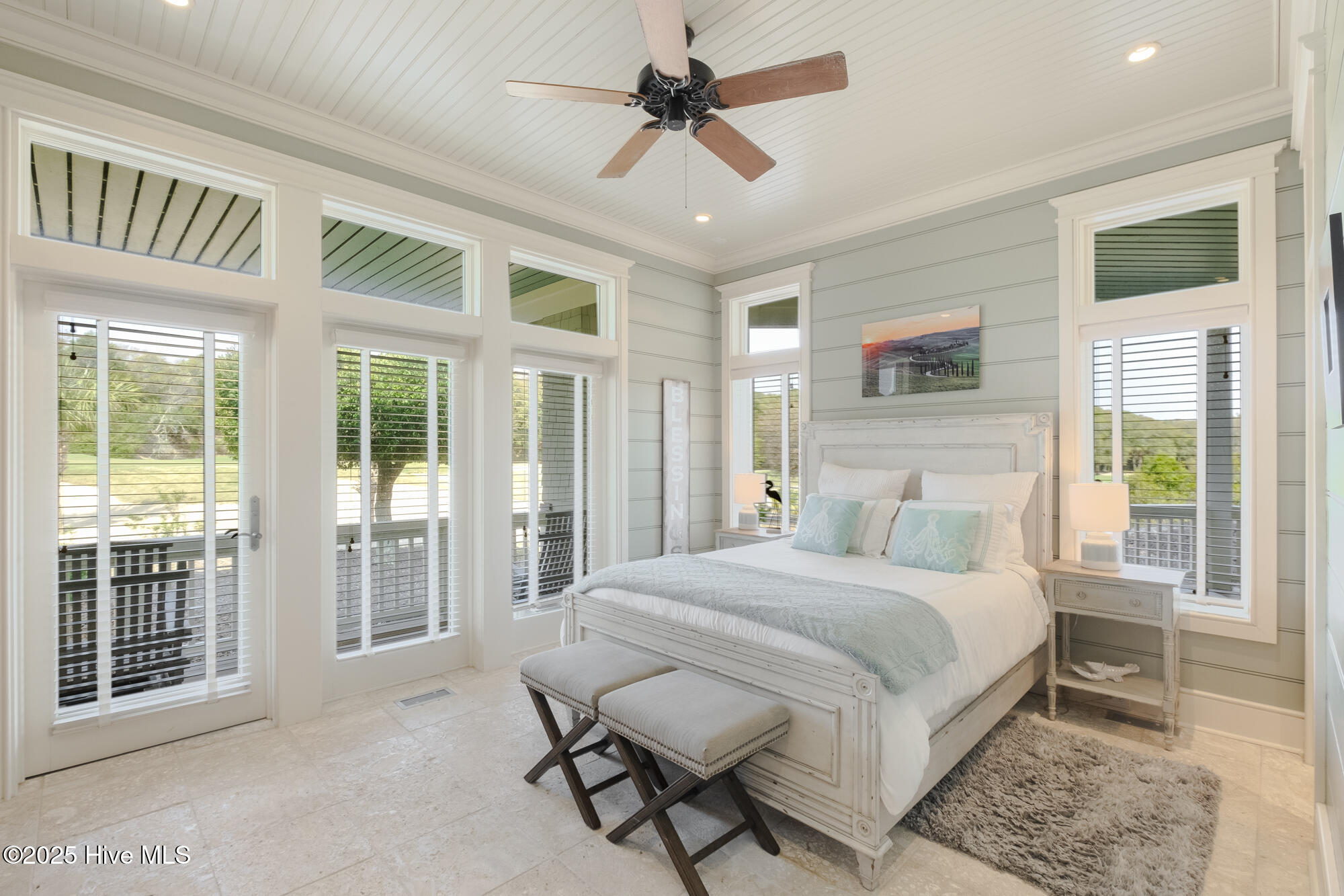 100517307 | Photo 23