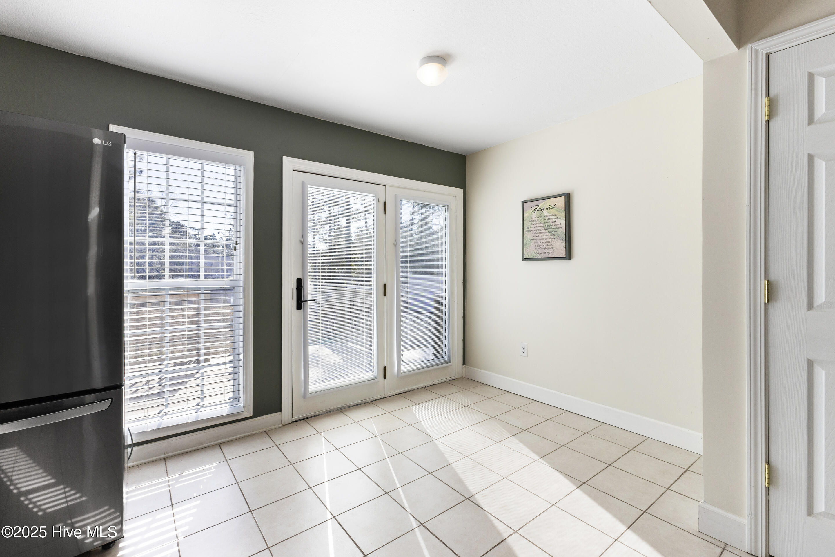 100484039 | Photo 16