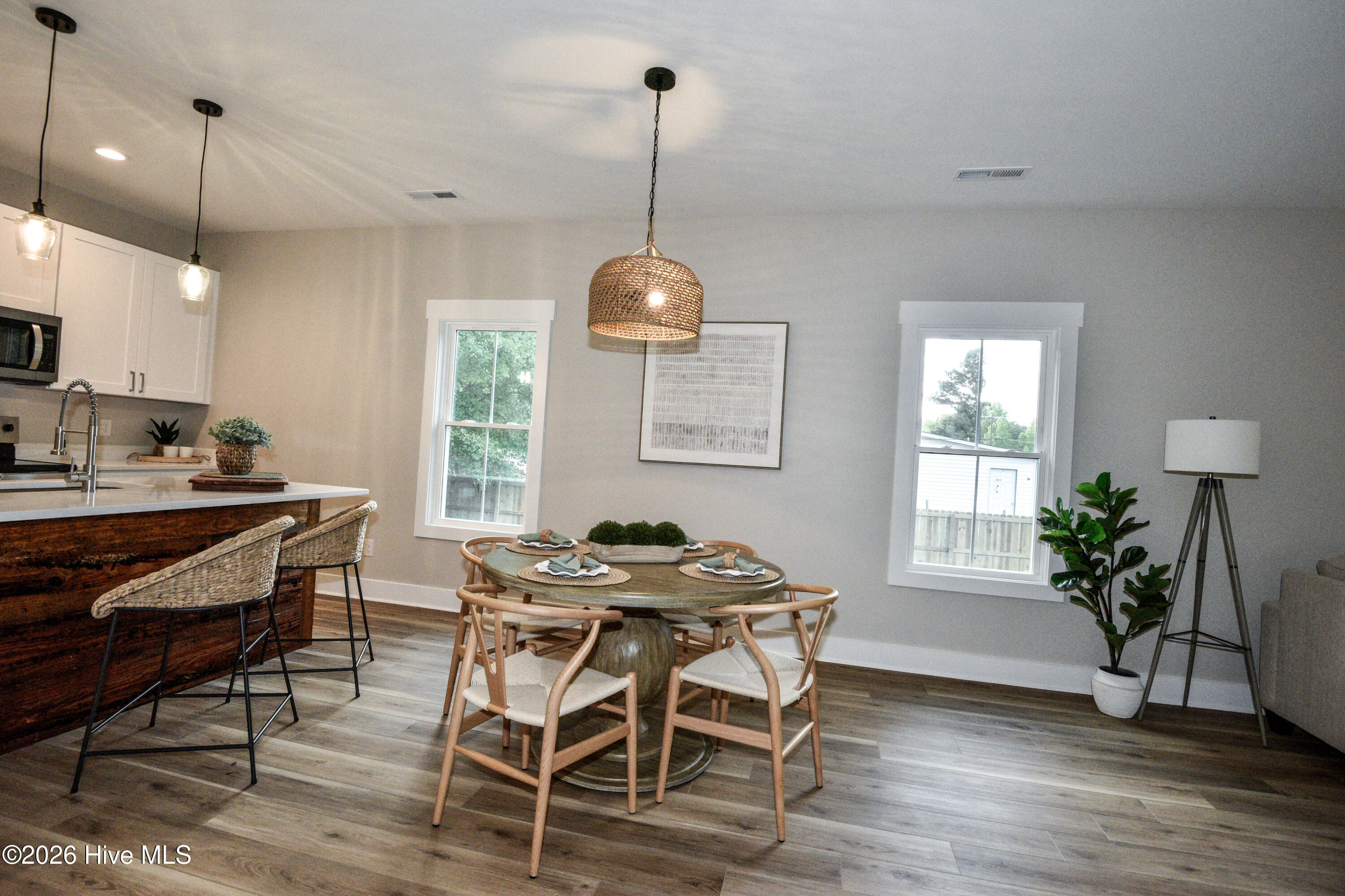 100569320 | Photo 30