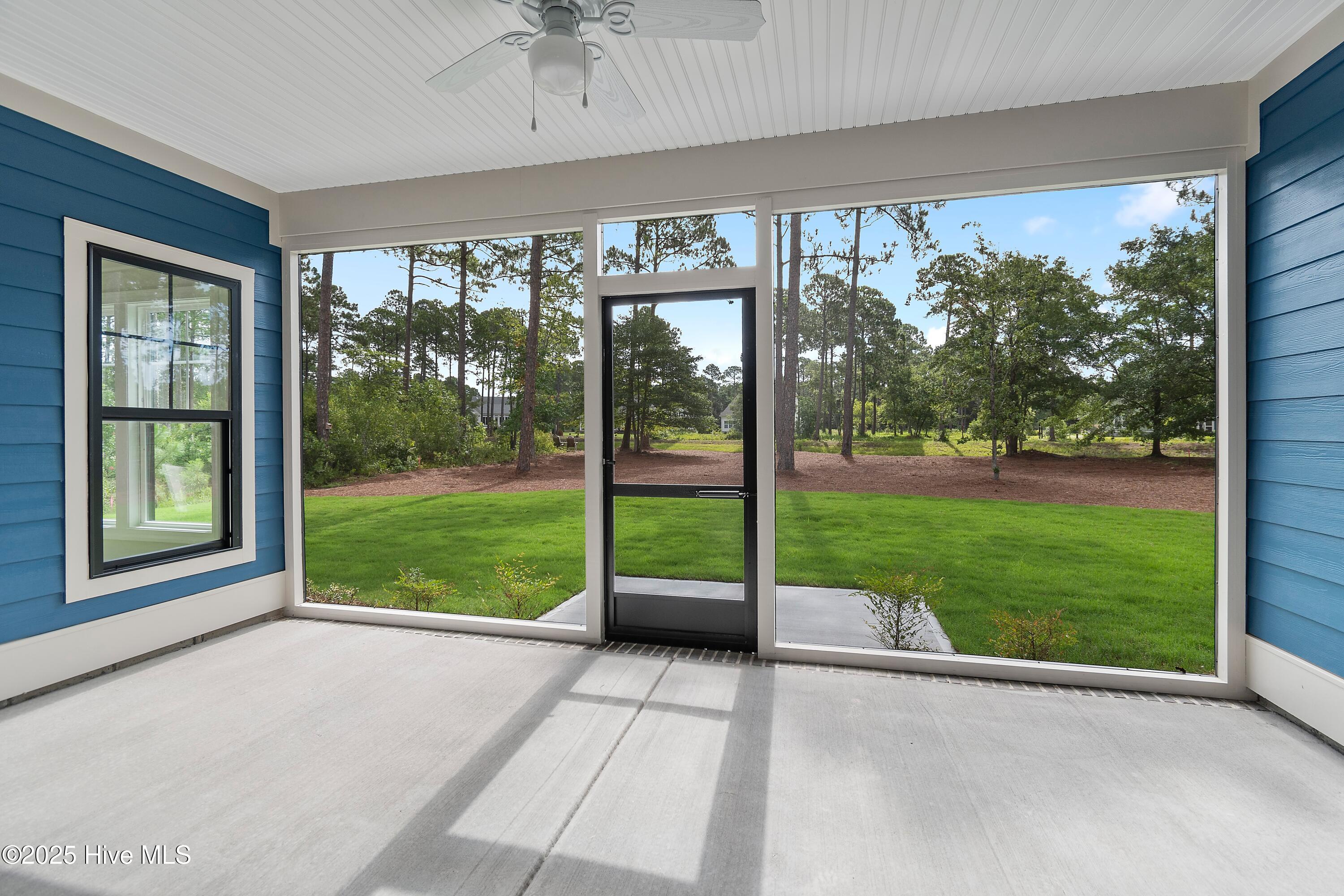 100475755 | Photo 14