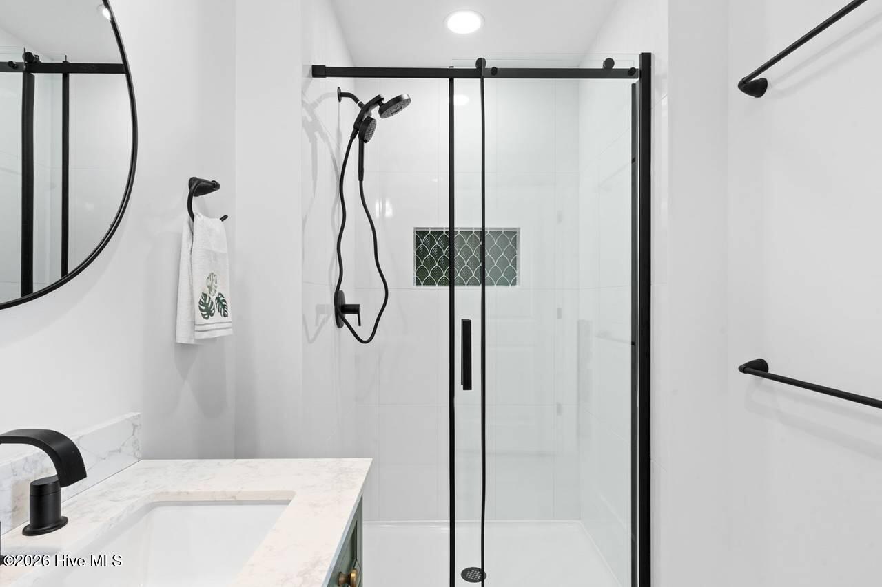 100553322 | Photo 44