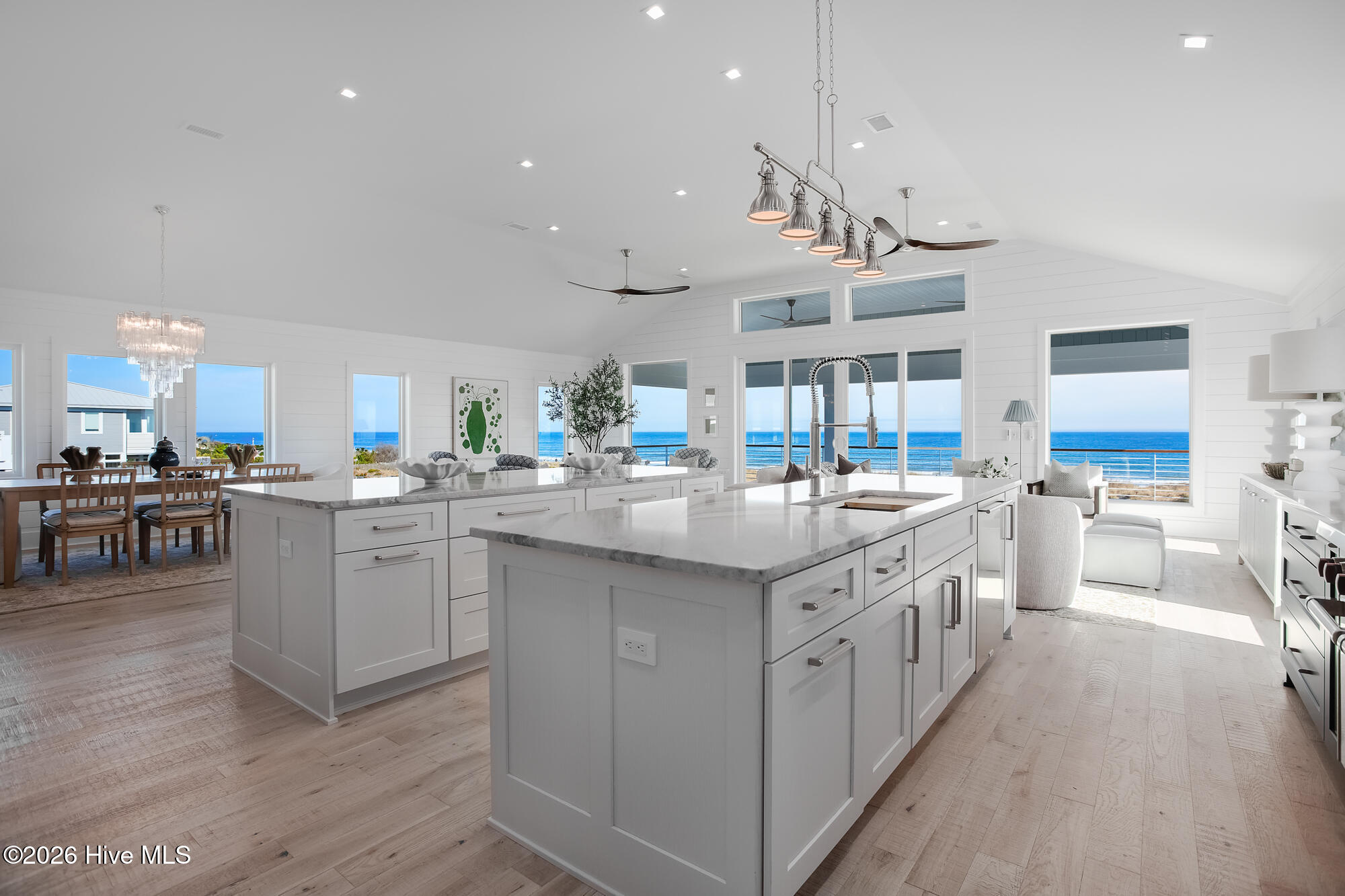 100558368 | Photo 20