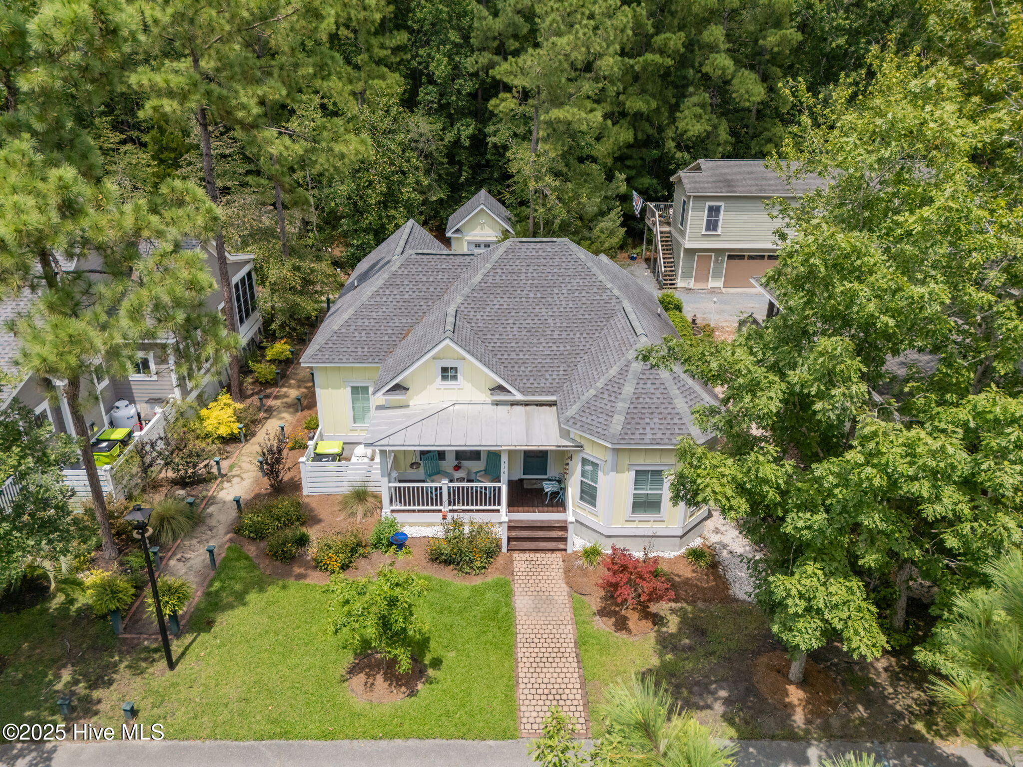 100524220 | Photo 39