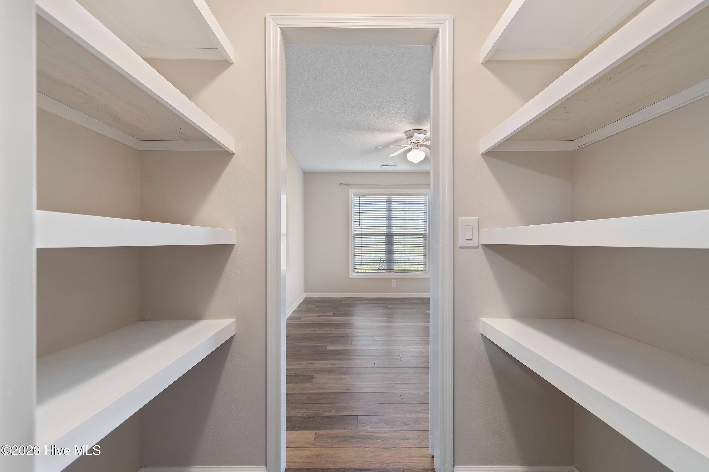 100562302 | Photo 17