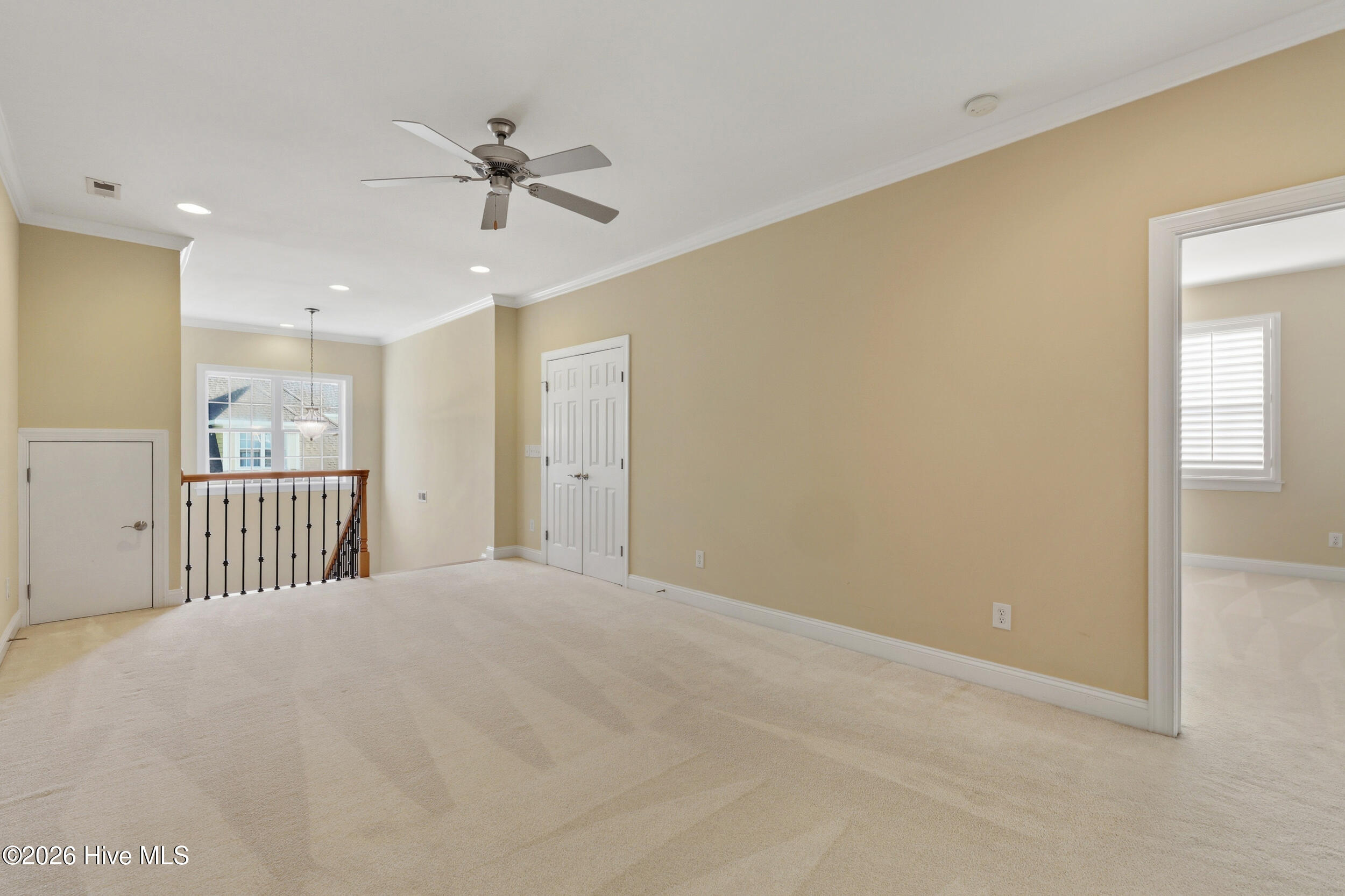 100567096 | Photo 49